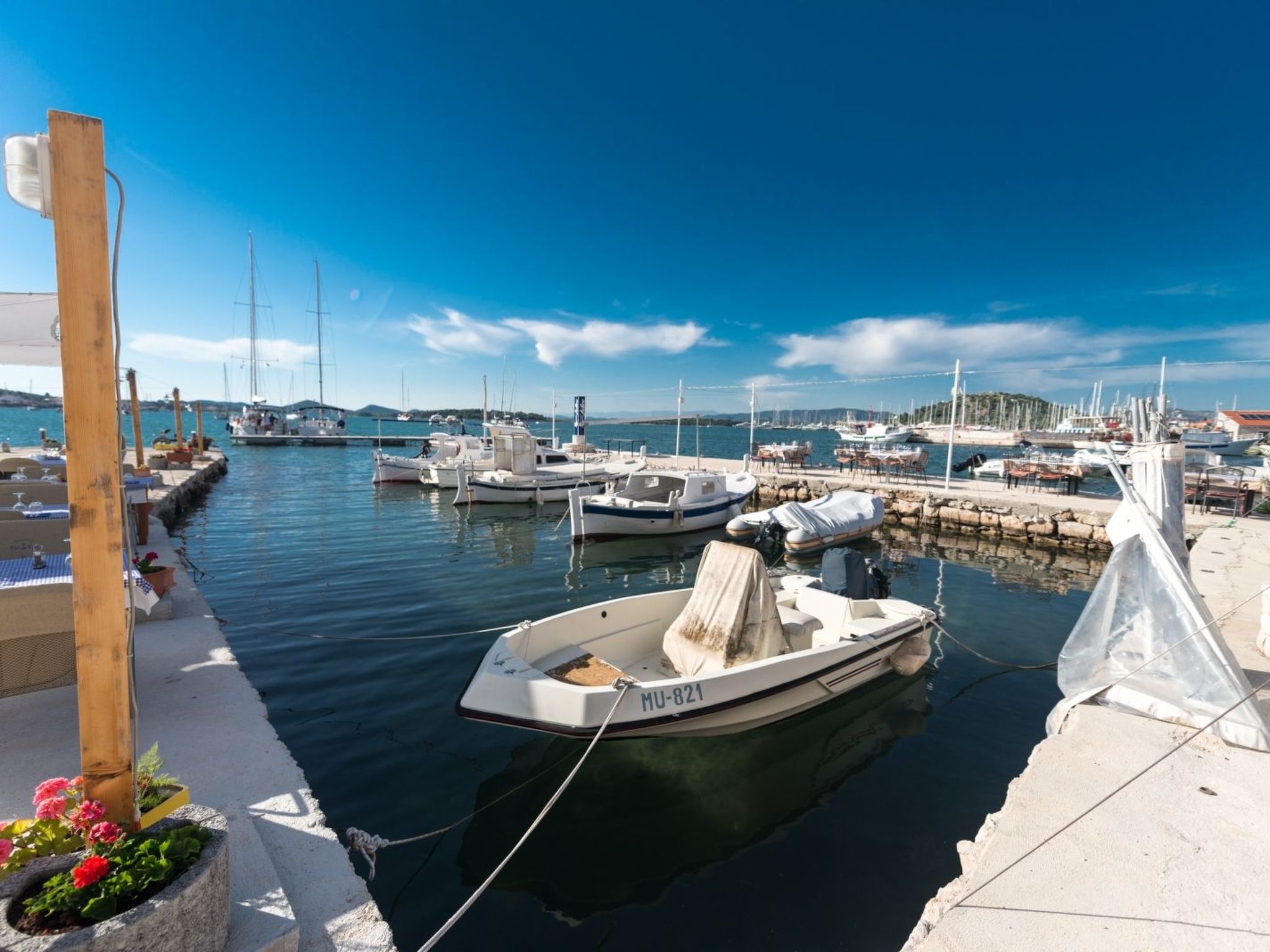 "Hanna" mit Blick auf das Wasser-Binnen