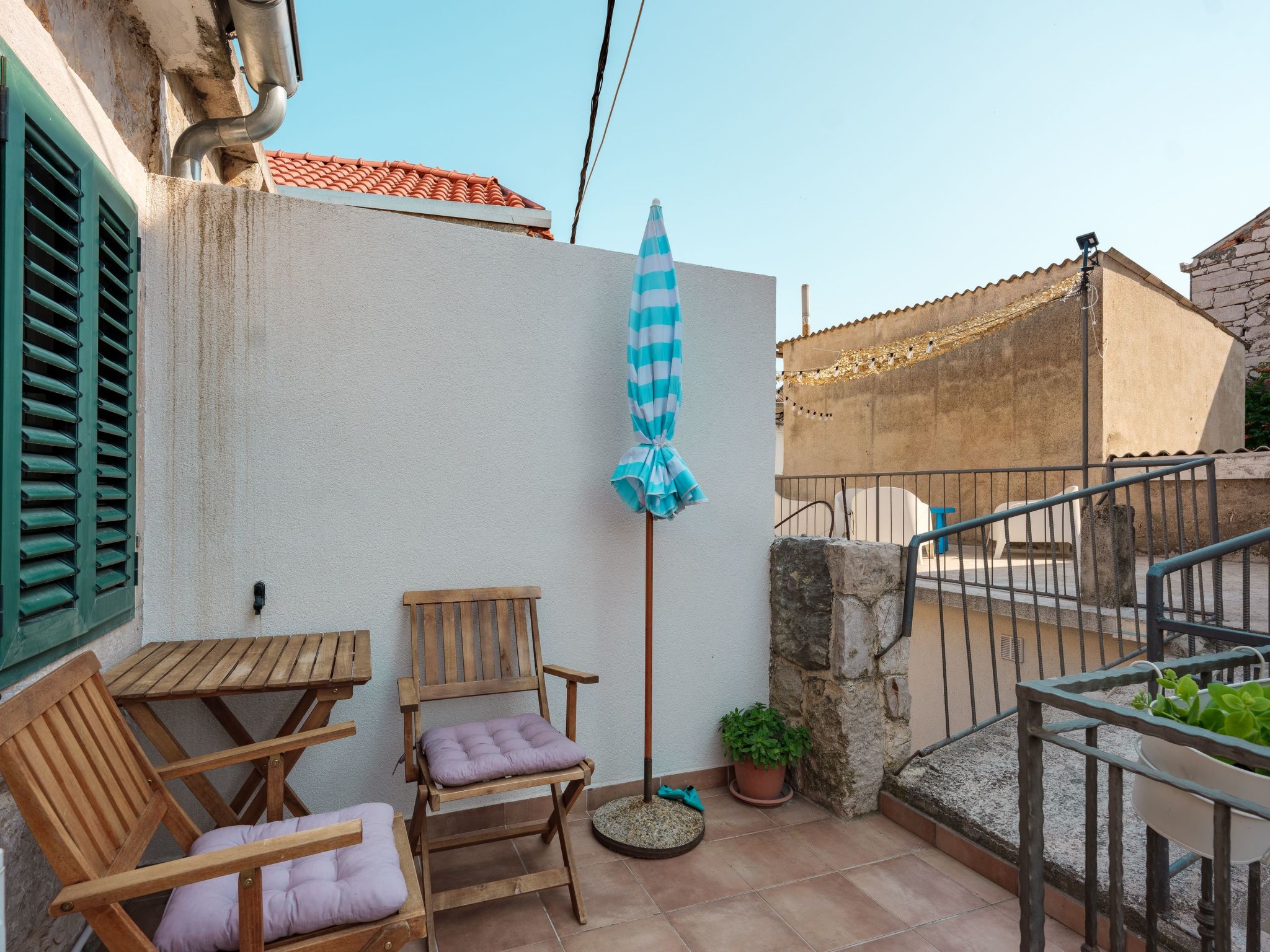 "Hanna" mit Blick auf das Wasser-Binnen