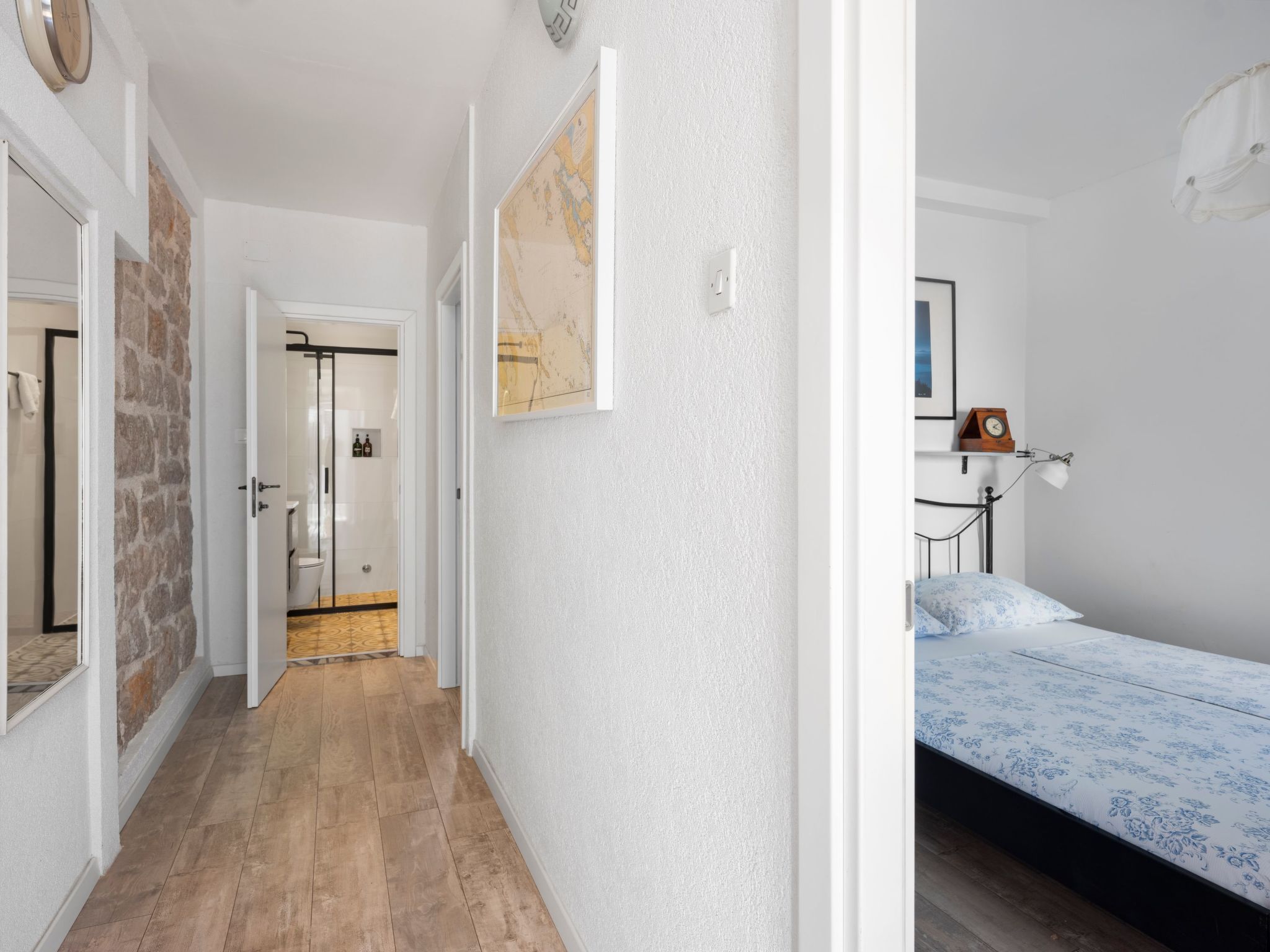 "Hanna" mit Blick auf das Wasser-Binnen