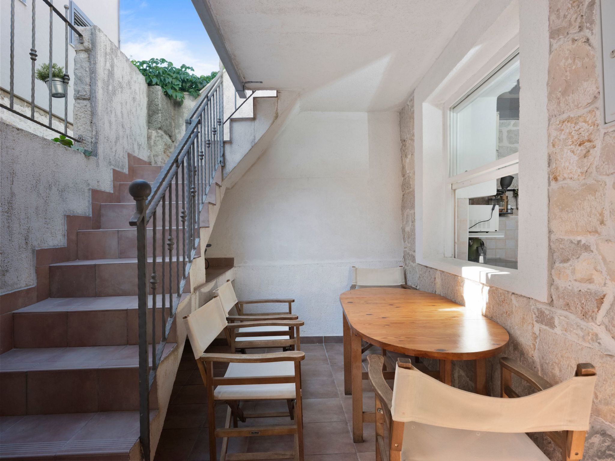 "Hanna" mit Blick auf das Wasser-Binnen