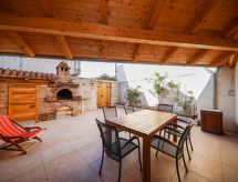 mit Terrasse