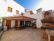mit Terrasse