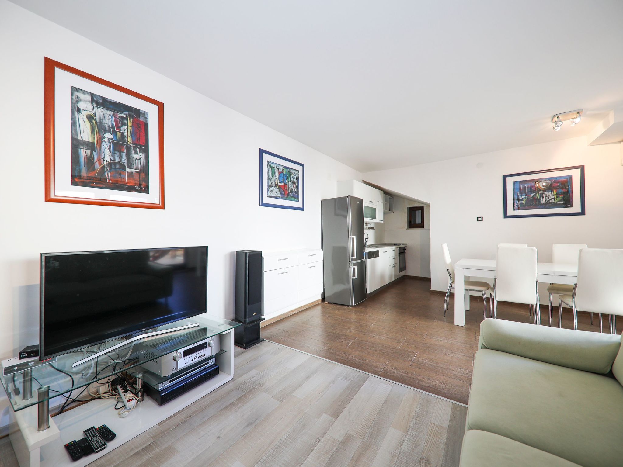 Mit Terrasse-Drinnen