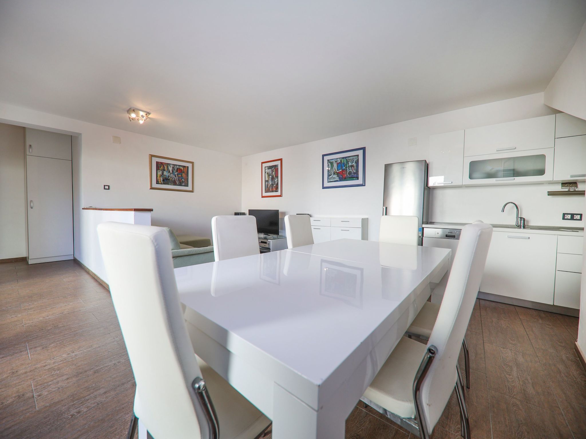 Mit Terrasse-Drinnen