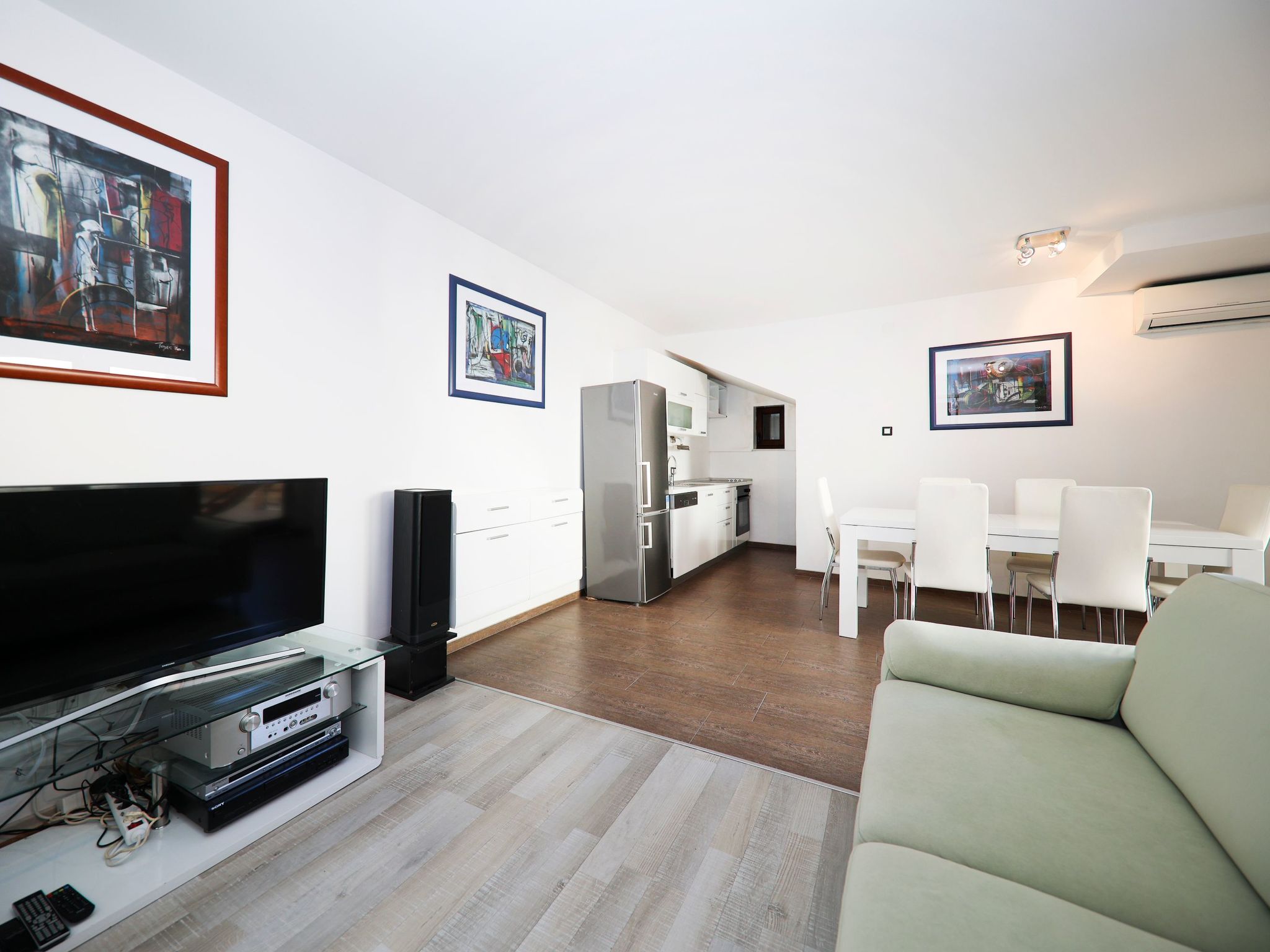 Mit Terrasse-Drinnen