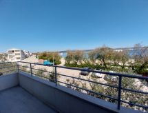 Strandappartement Ana: Uitzicht op Zee, Tuin & BBQ op 30m van het Strand - thumbnail 5