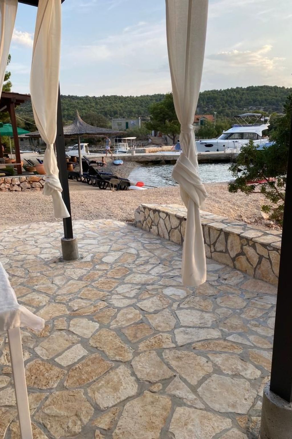 Strandhaus Danica - Ferienanlage Bain, Žut - Kornati-Binnen