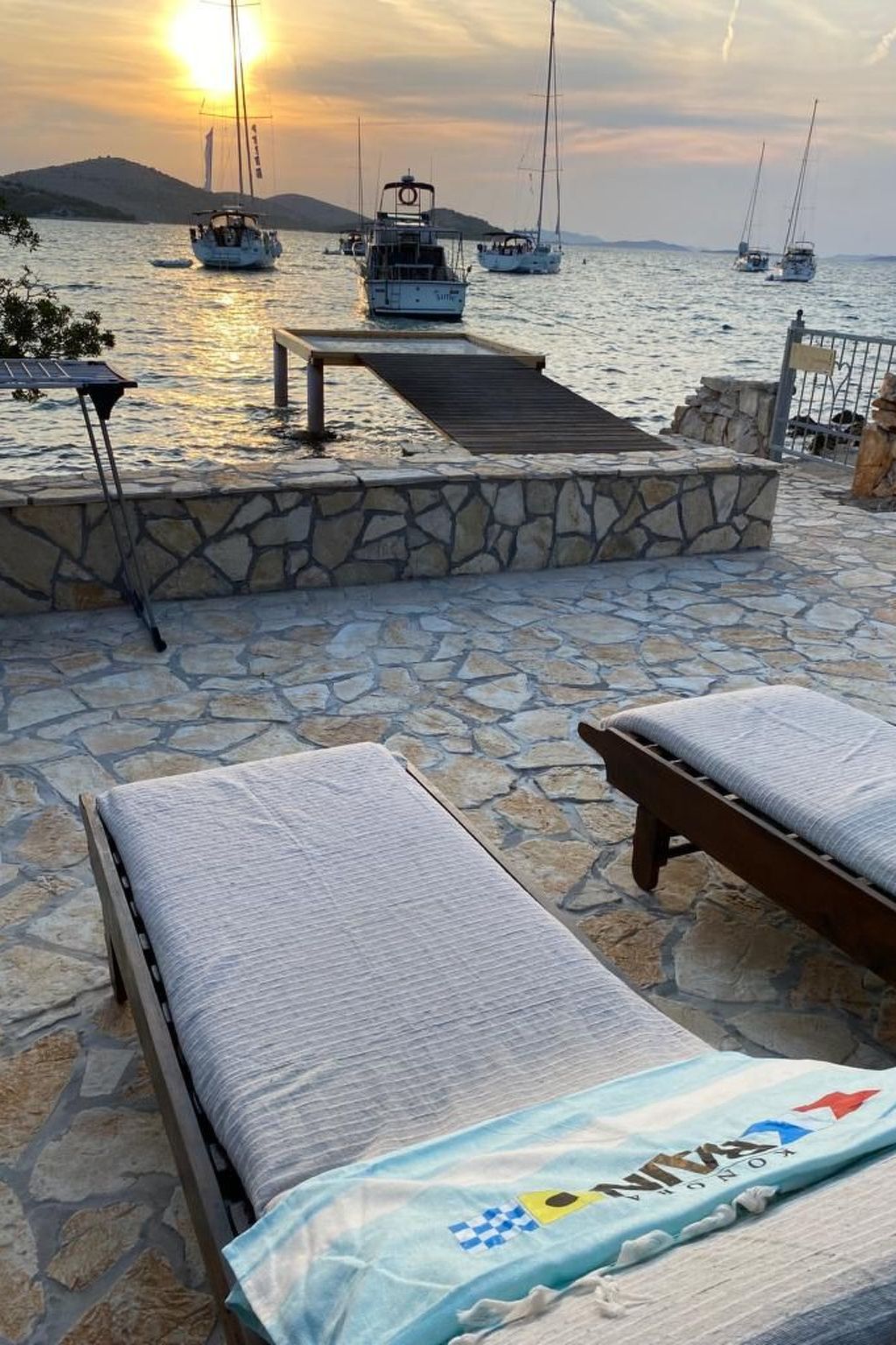 Strandhaus Danica - Ferienanlage Bain, Žut - Kornati-Binnen