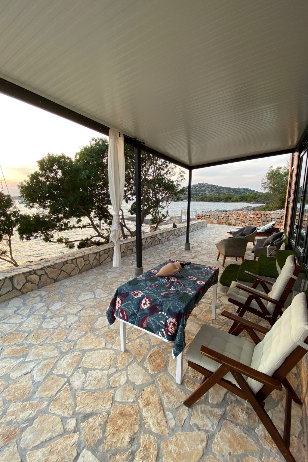 Strandhaus Danica - Ferienanlage Bain, Žut - Kornati-Binnen