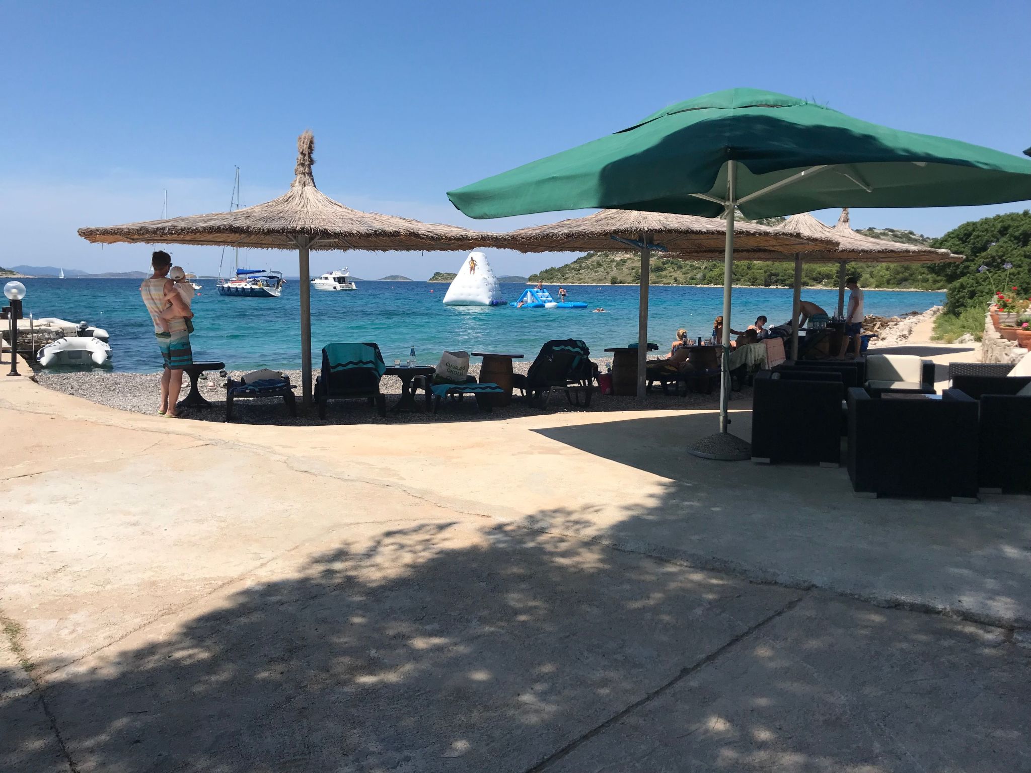 Strandhaus Danica - Ferienanlage Bain, Žut - Kornati-Binnen