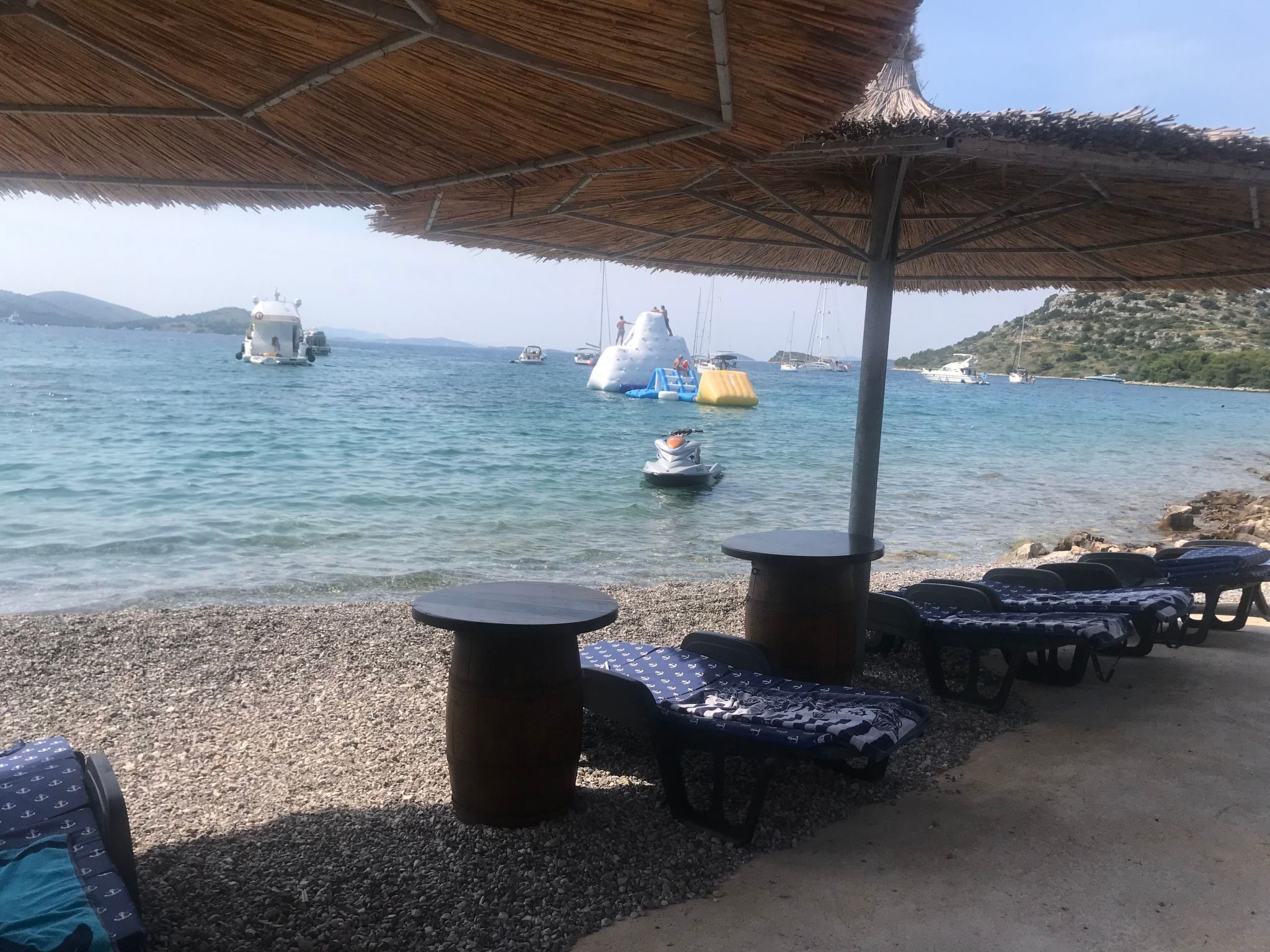 Strandhaus Danica - Ferienanlage Bain, Žut - Kornati-Binnen