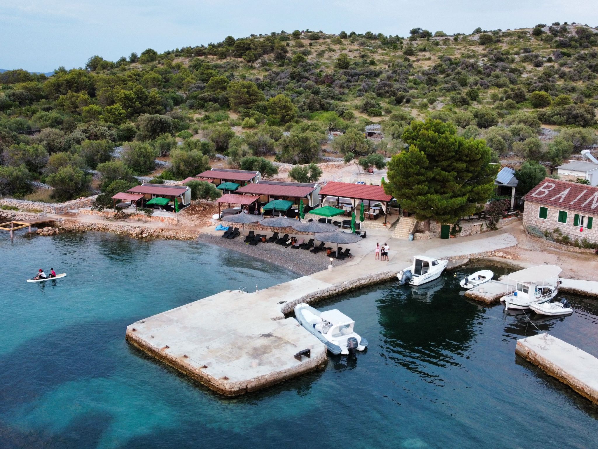 Strandhaus Danica - Ferienanlage Bain, Žut - Kornati-Binnen