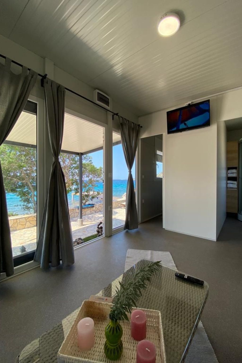 Strandhaus Danica - Ferienanlage Bain, Žut - Kornati-Binnen