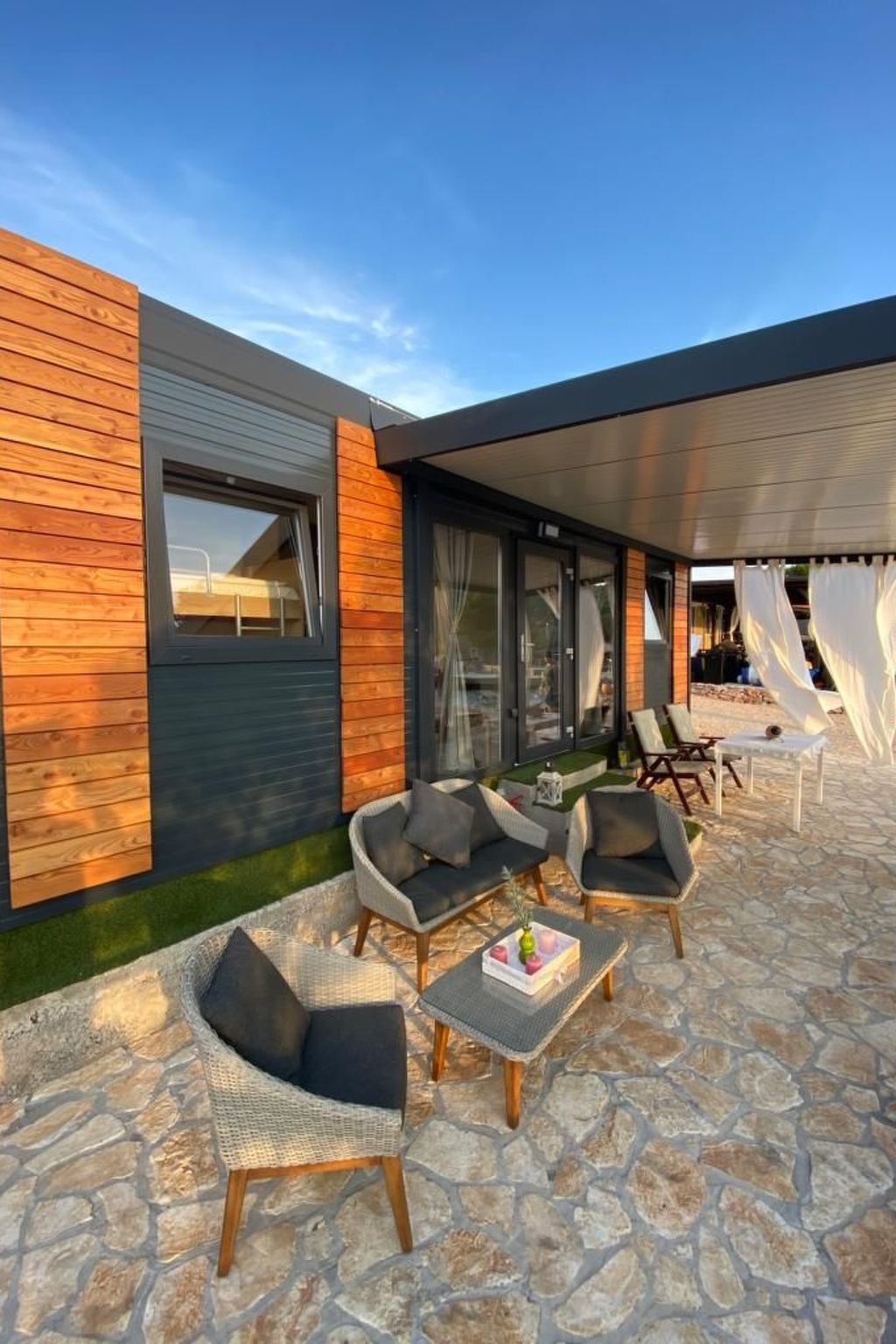 Strandhaus Danica - Ferienanlage Bain, Žut - Kornati-Binnen