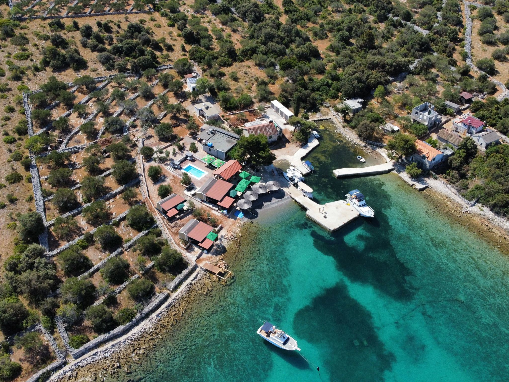 Strandhaus Danica - Ferienanlage Bain, Žut - Kornati-Binnen