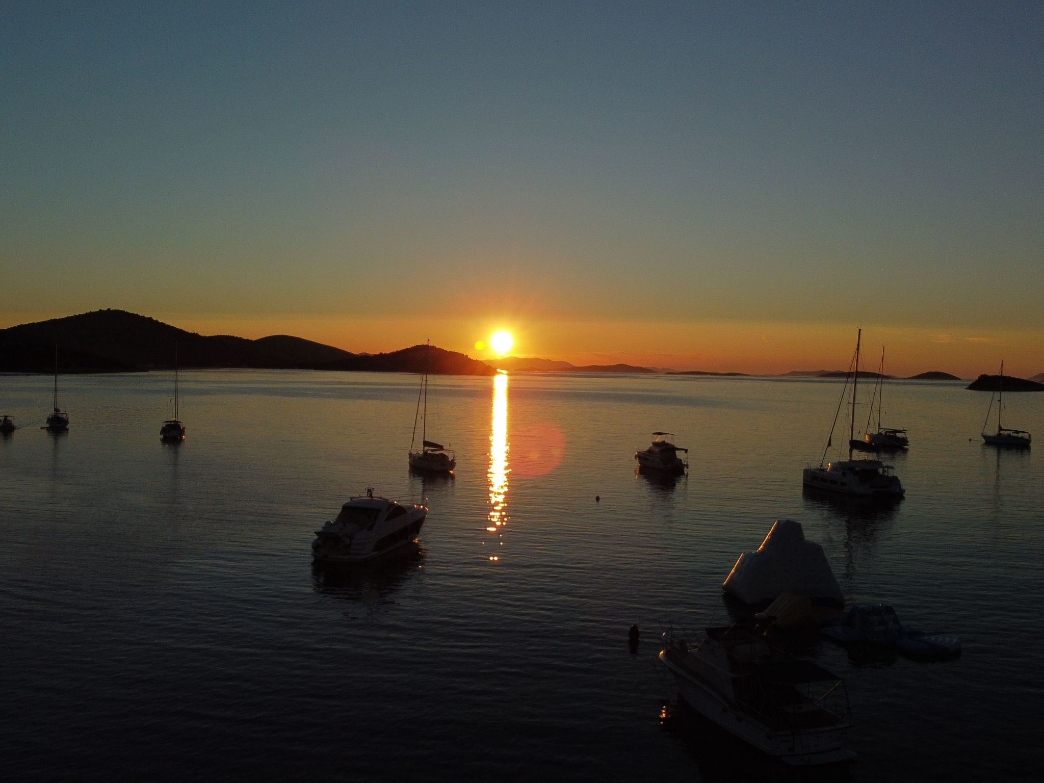 Strandhaus Danica - Ferienanlage Bain, Žut - Kornati-Binnen