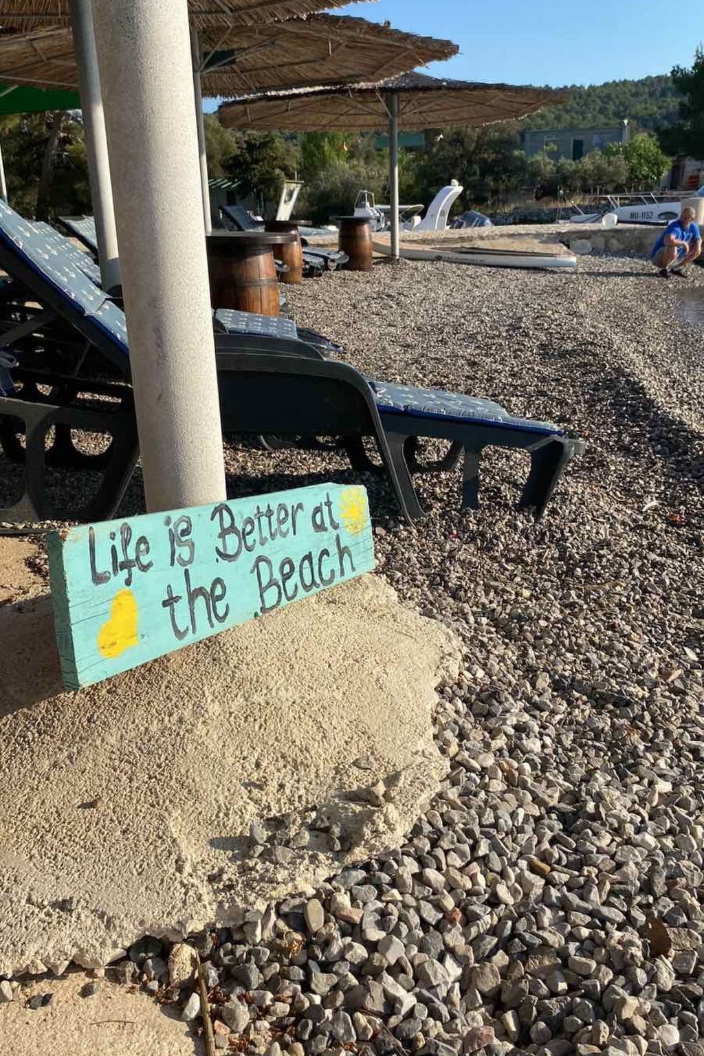 Strandhaus Danica - Ferienanlage Bain, Žut - Kornati-Binnen