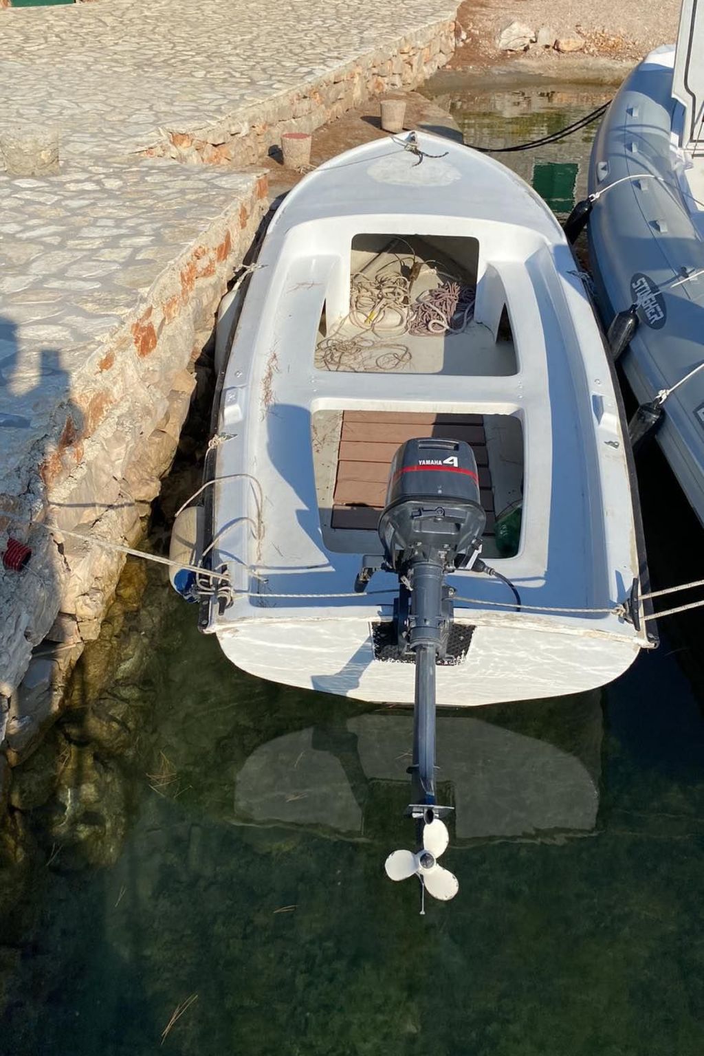 Strandhaus Danica - Ferienanlage Bain, Žut - Kornati-Binnen