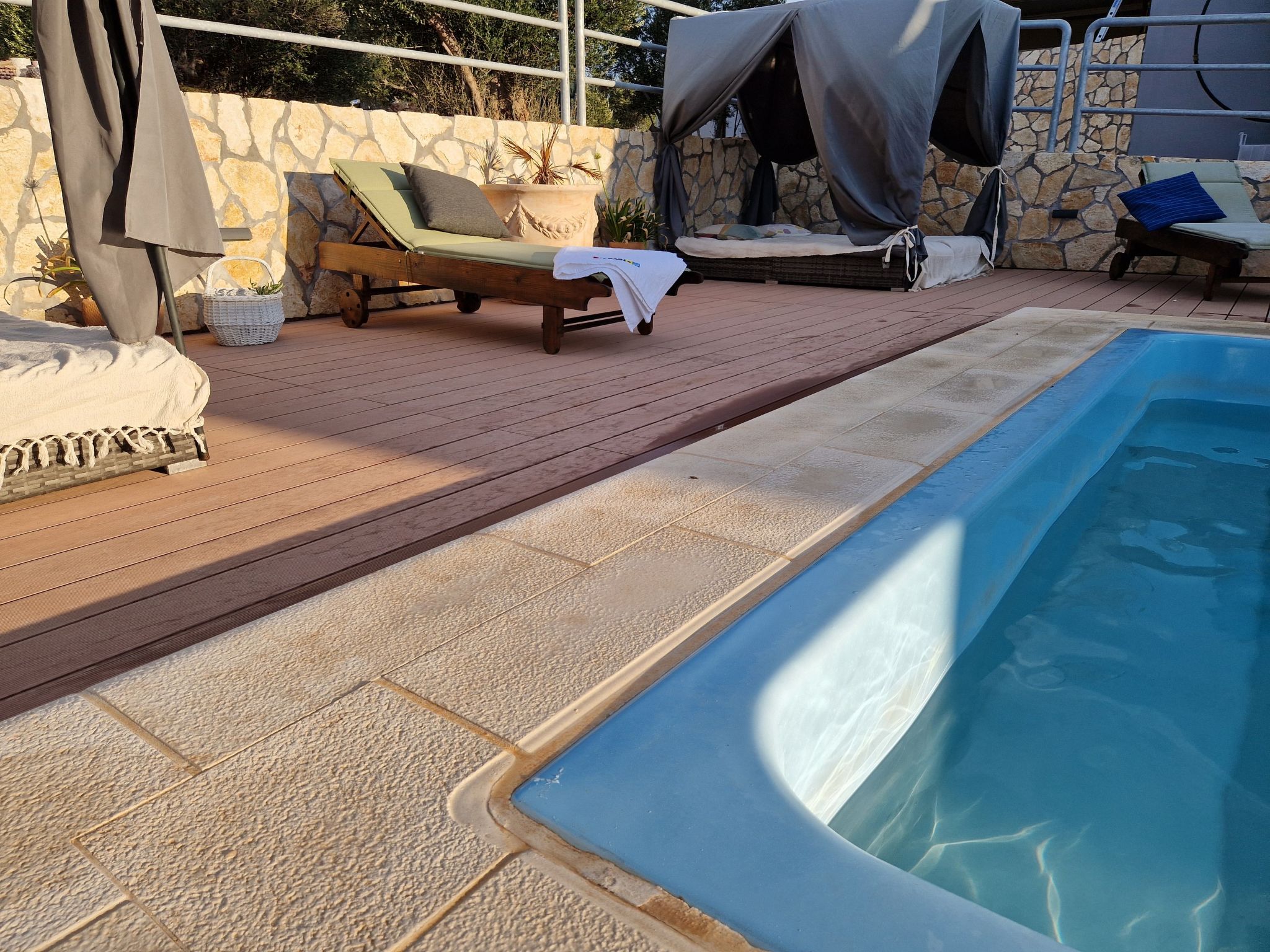 Strandhaus Danica - Ferienanlage Bain, Žut - Kornati-Binnen