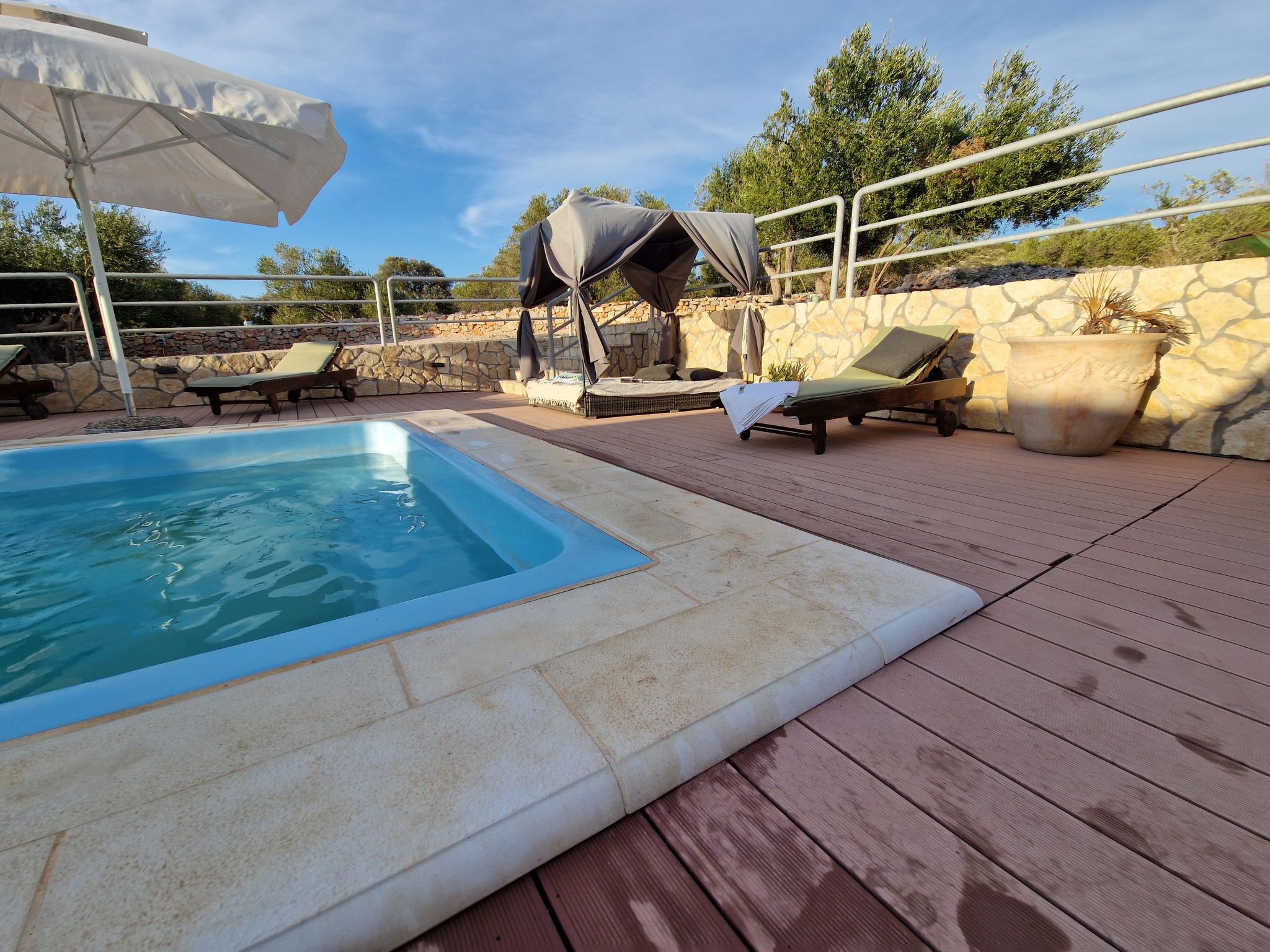 Strandhaus Danica - Ferienanlage Bain, Žut - Kornati-Binnen