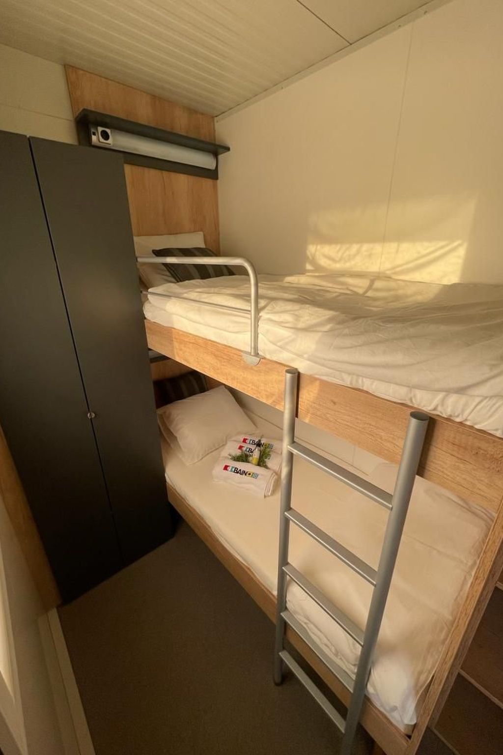 Strandhaus Sofia - Ferienanlage Bain, Žut - Kornati-Binnen