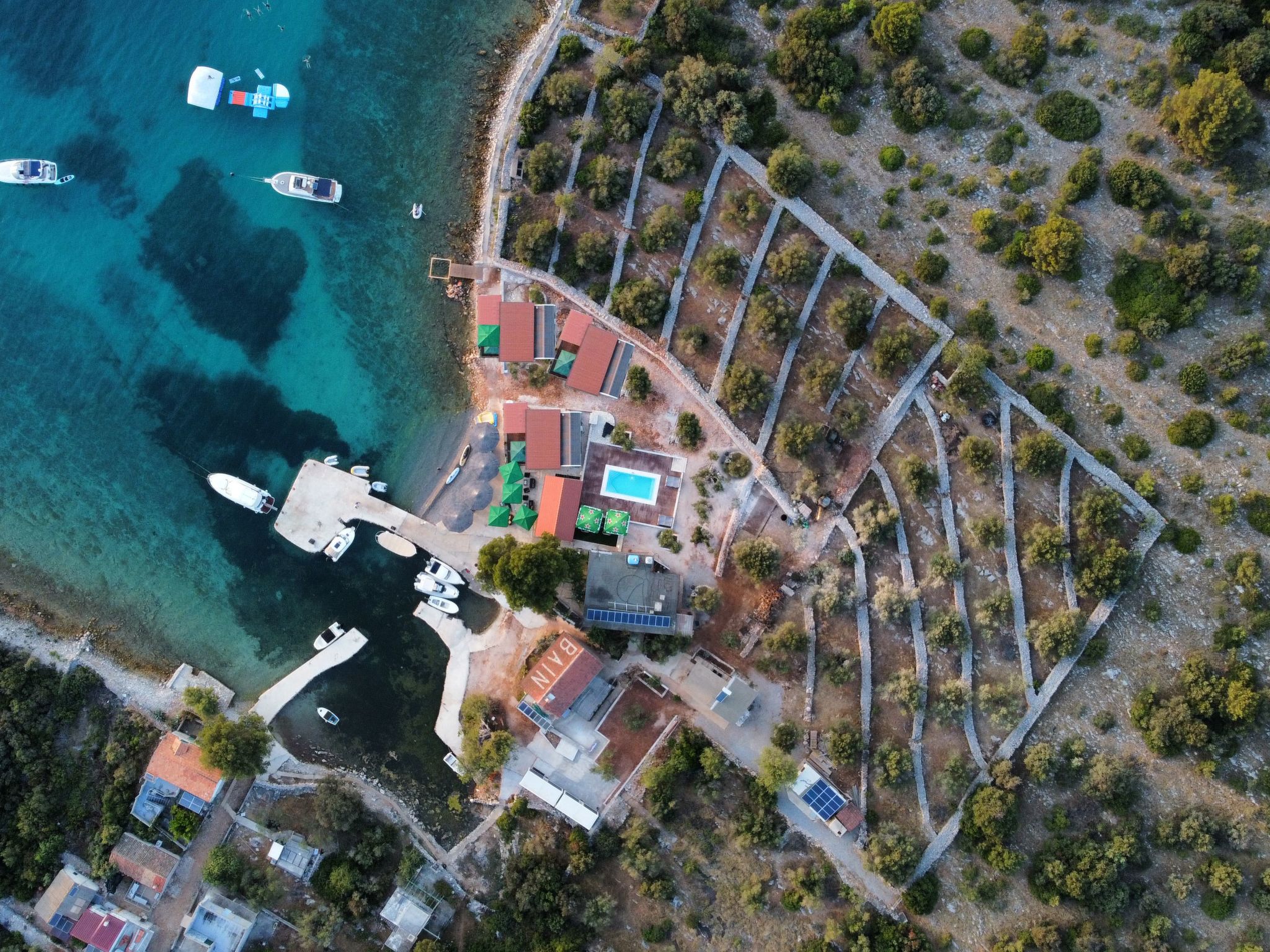 Strandhaus Sofia - Ferienanlage Bain, Žut - Kornati-Binnen