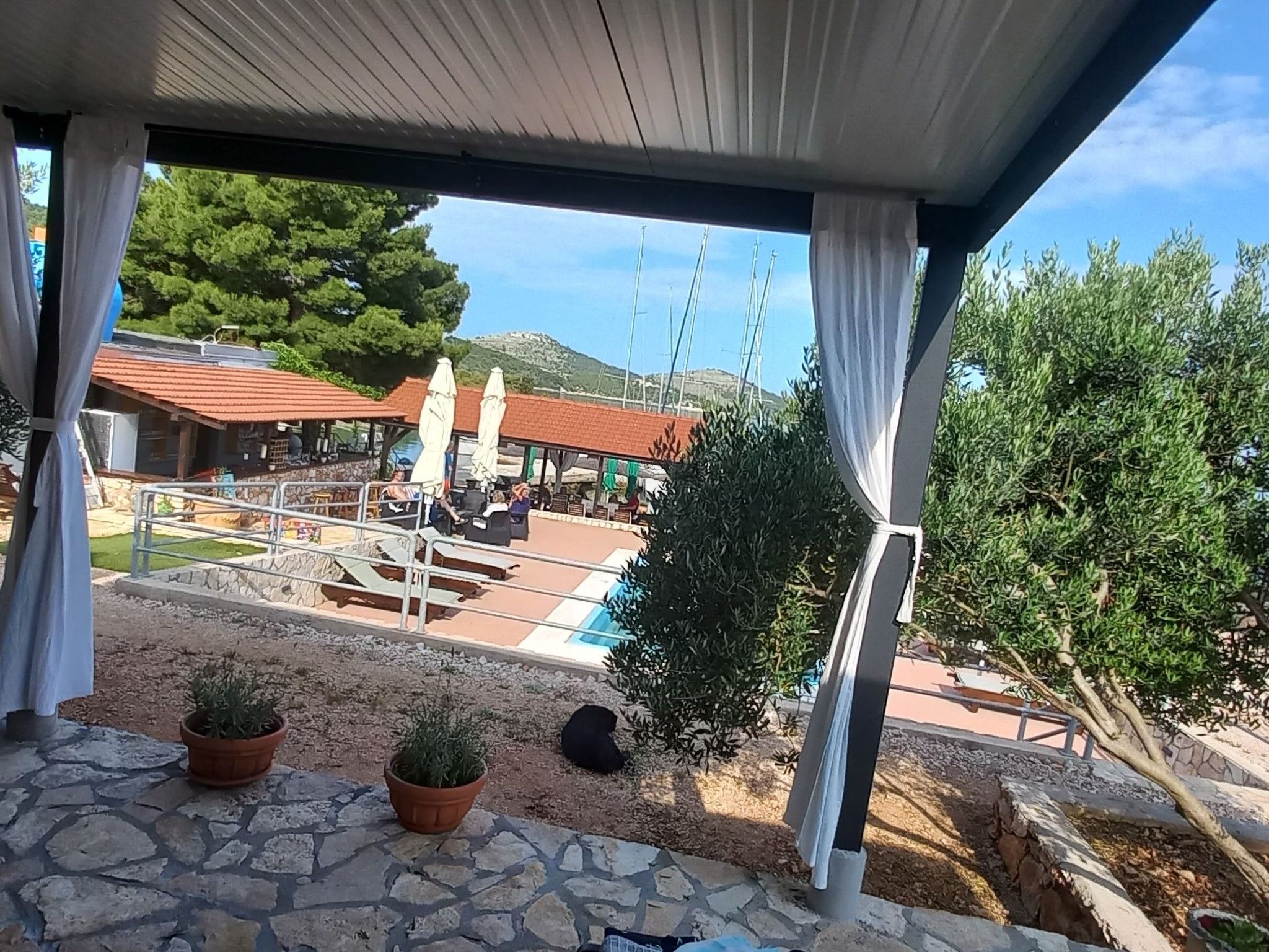 Strandhaus Sofia - Ferienanlage Bain, Žut - Kornati-Binnen