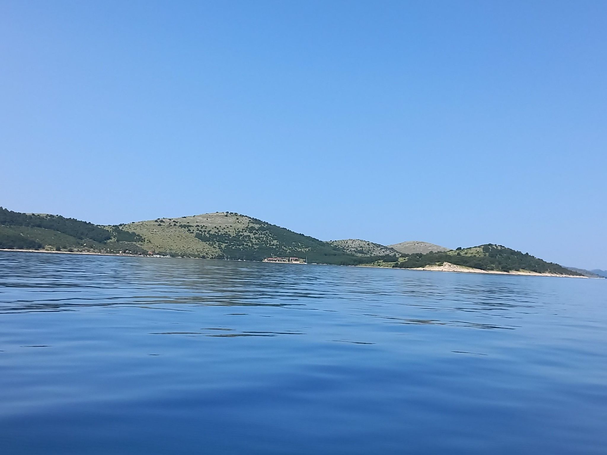 Strandhaus Sofia - Ferienanlage Bain, Žut - Kornati-Binnen