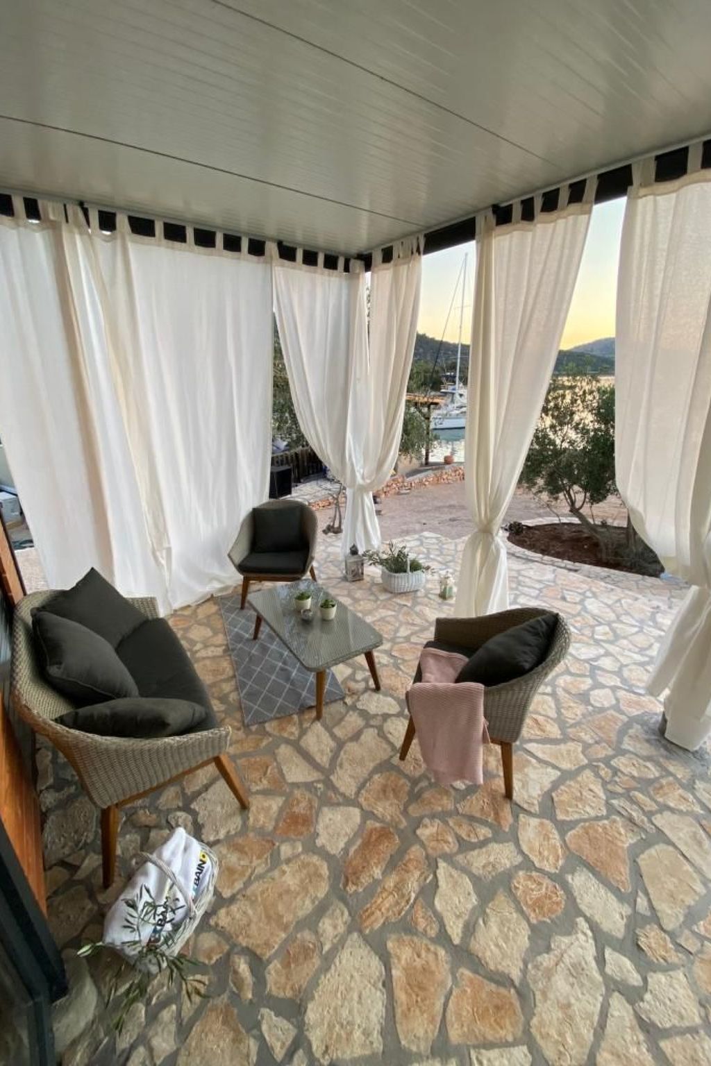 Strandhaus Hela - Ferienanlage Bain, Žut - Kornati-Binnen