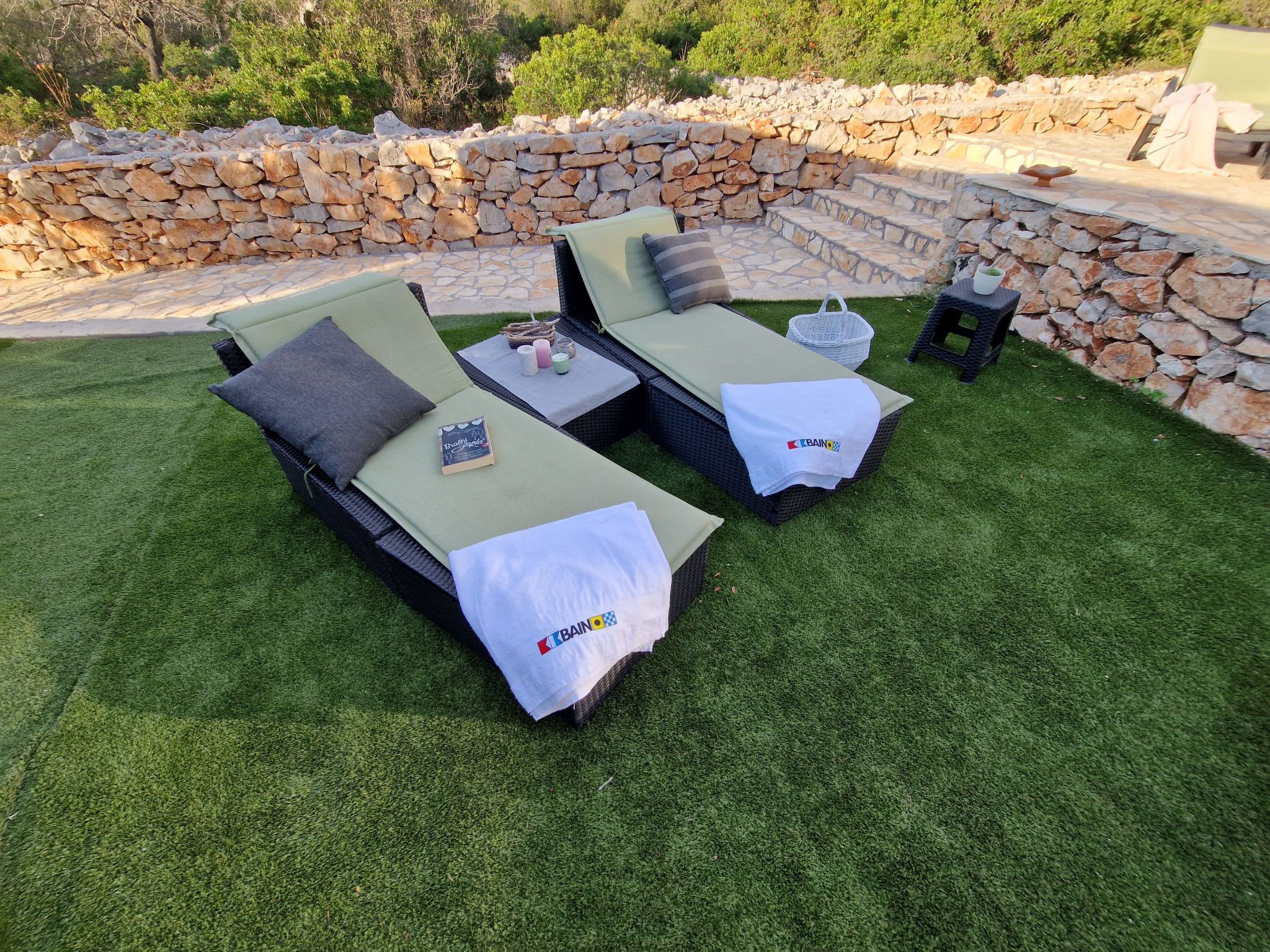 Strandhaus Hela - Ferienanlage Bain, Žut - Kornati-Binnen