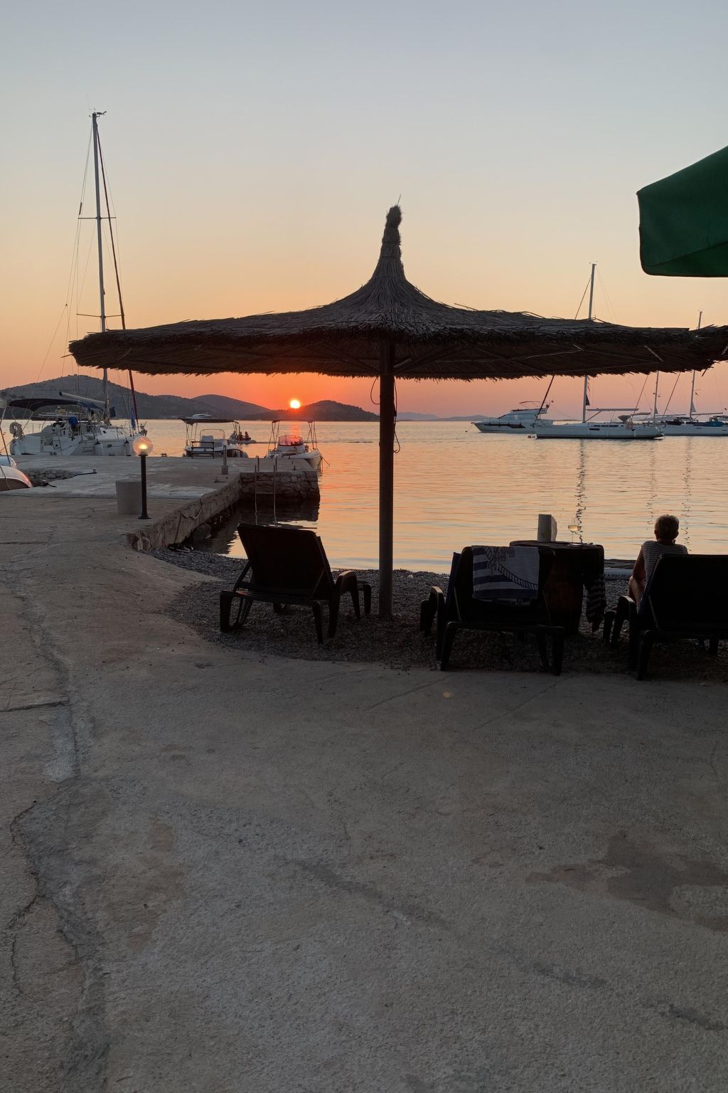 Strandhaus Hela - Ferienanlage Bain, Žut - Kornati-Binnen