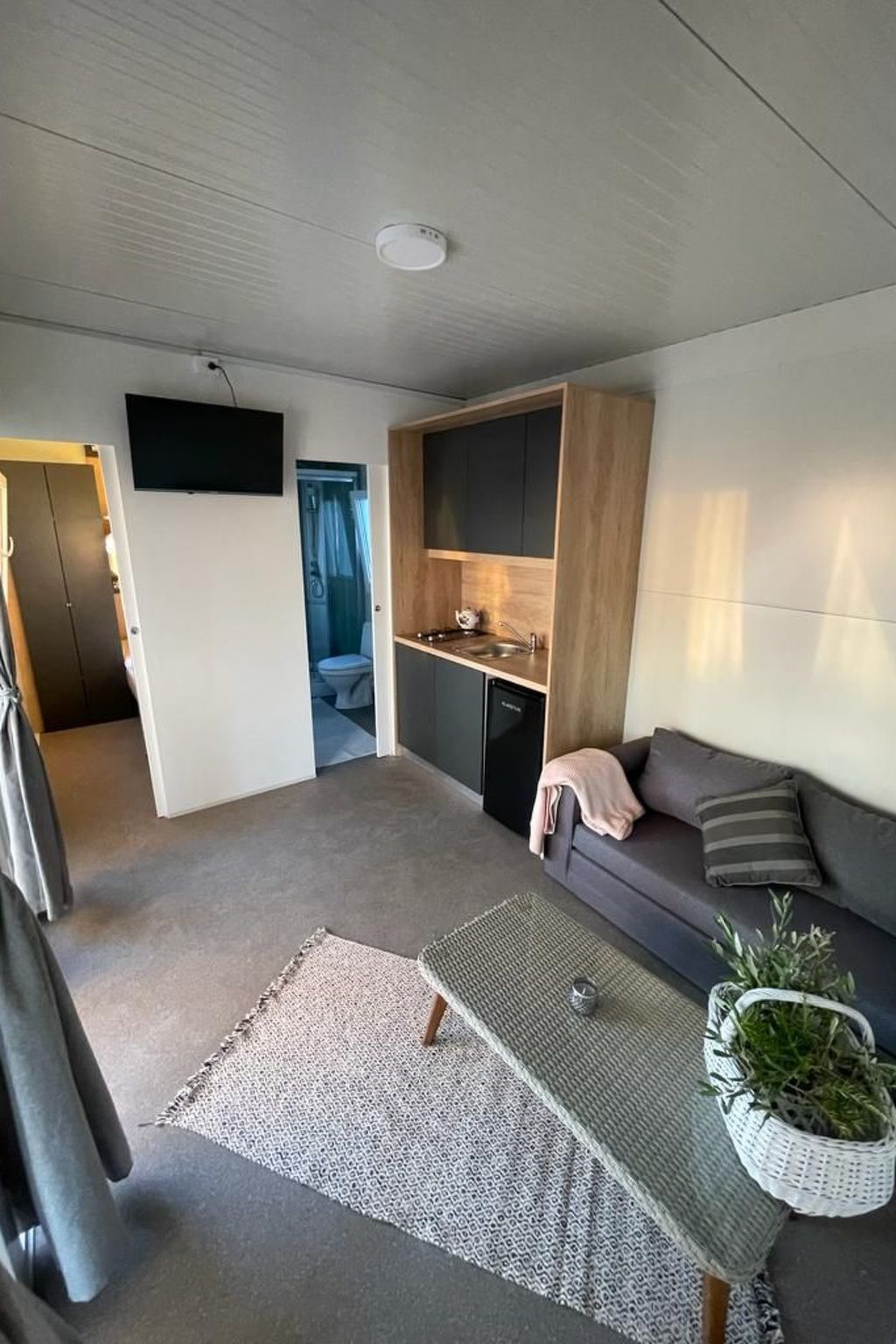 Strandhaus Hela - Ferienanlage Bain, Žut - Kornati-Binnen