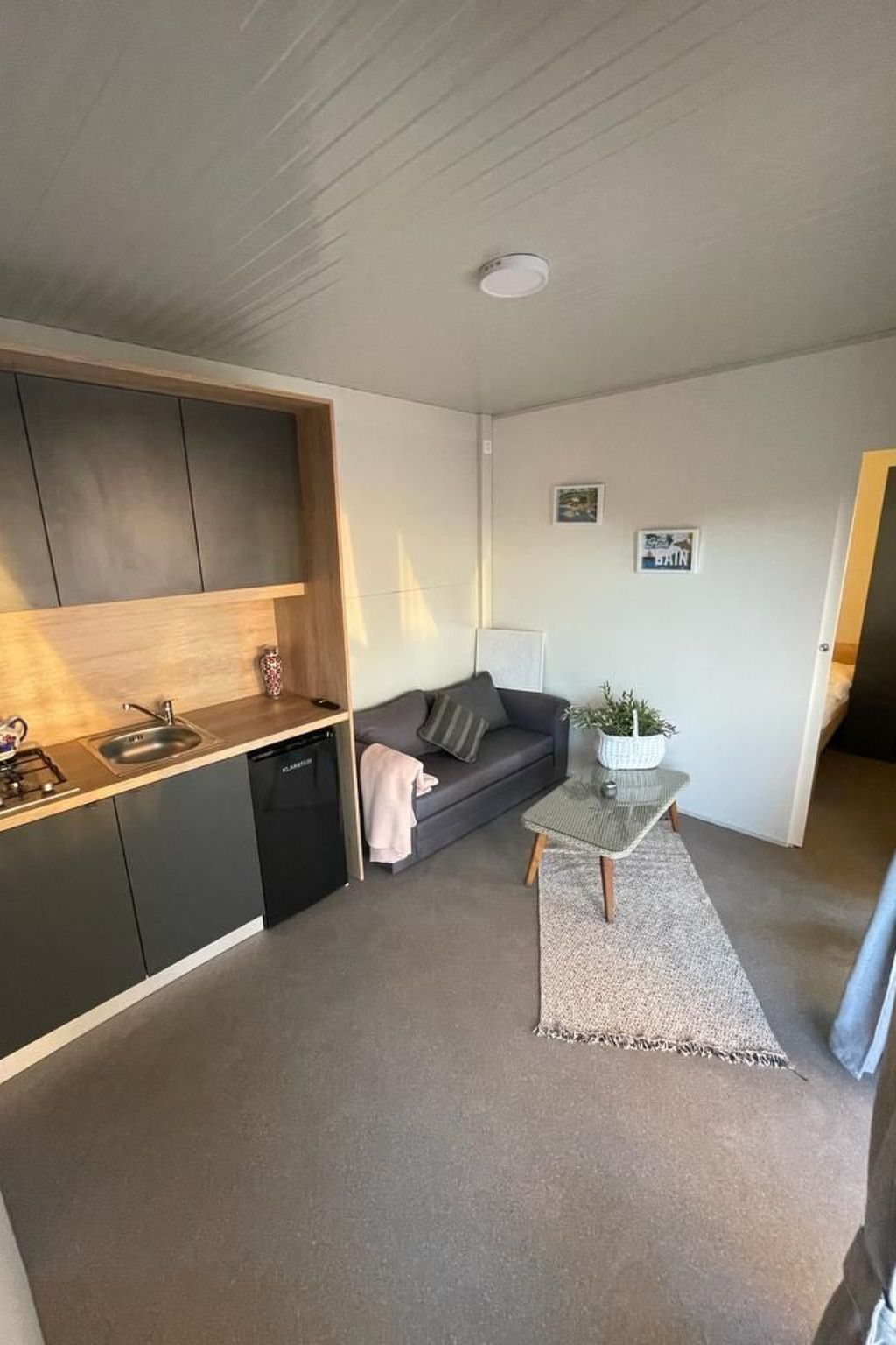 Strandhaus Hela - Ferienanlage Bain, Žut - Kornati-Binnen