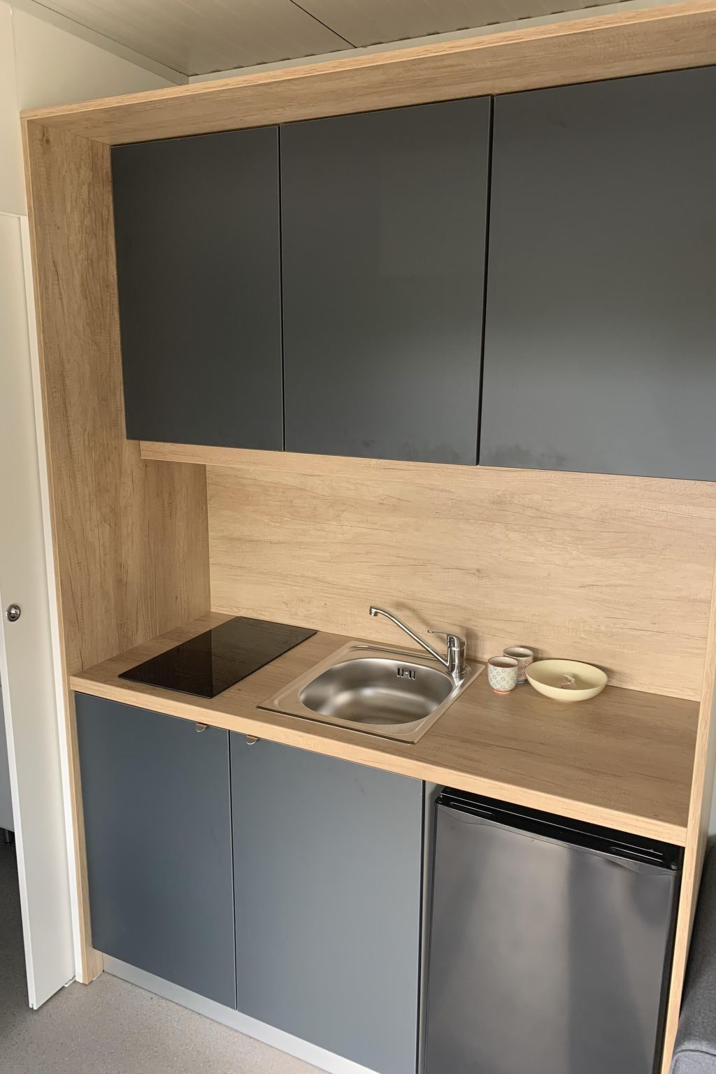 Strandhaus Hela - Ferienanlage Bain, Žut - Kornati-Binnen