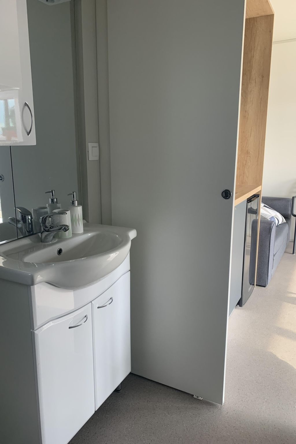 Strandhaus Hela - Ferienanlage Bain, Žut - Kornati-Binnen