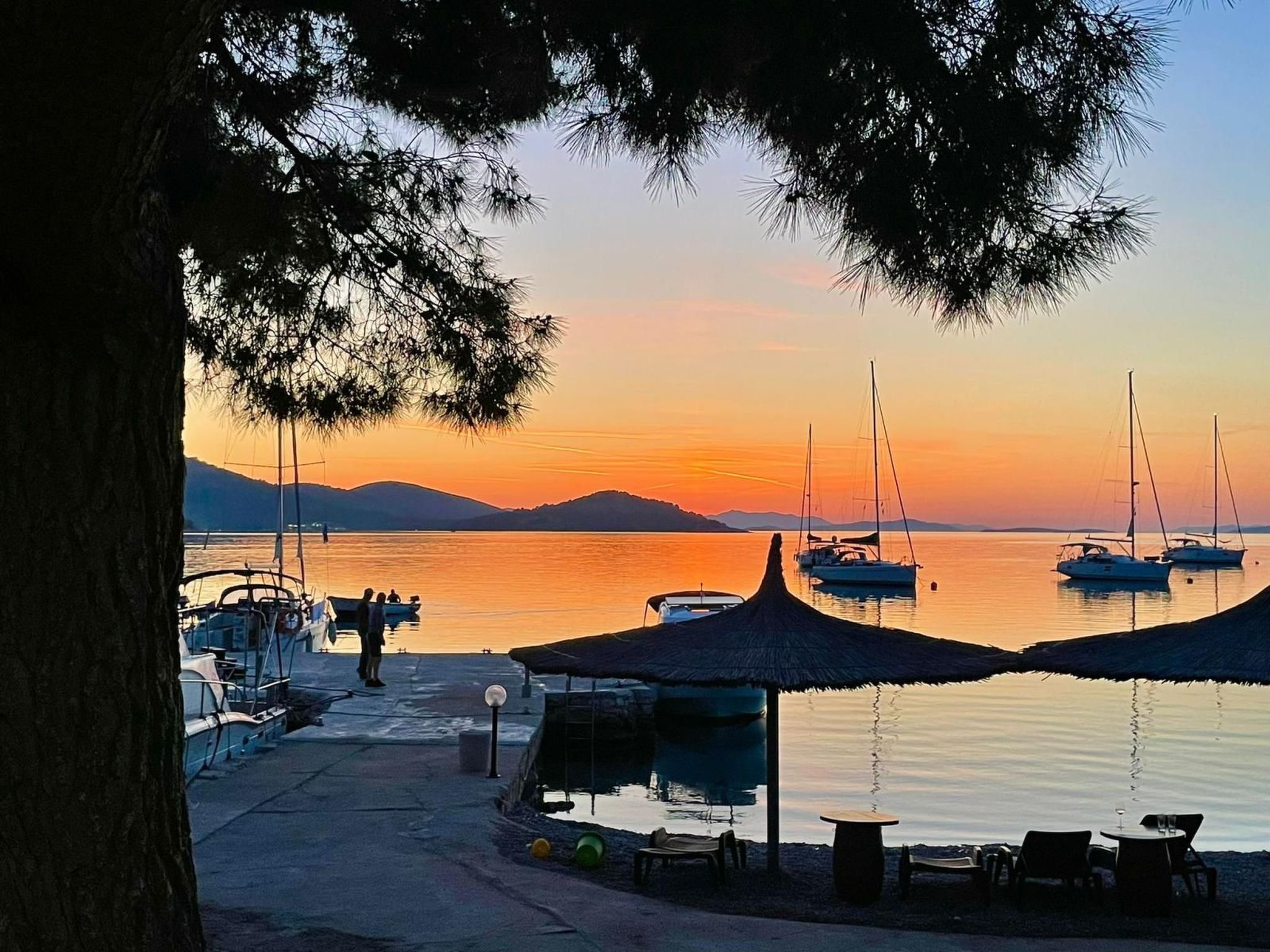 Strandhaus Hela - Ferienanlage Bain, Žut - Kornati-Binnen
