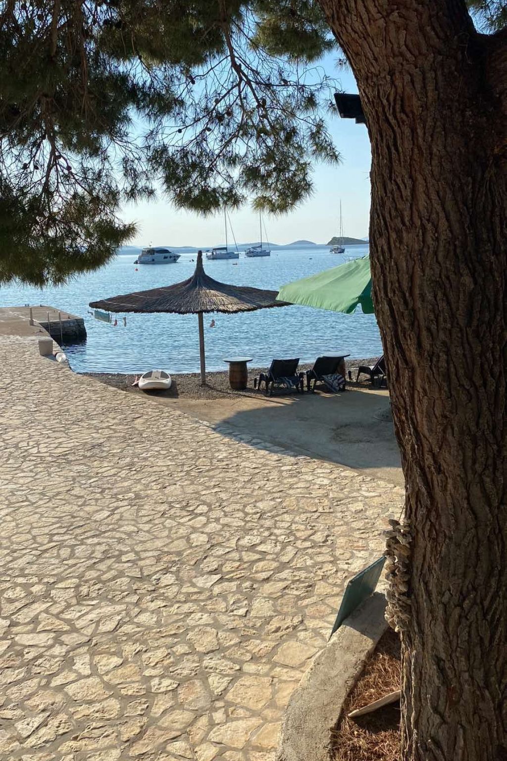 Strandhaus Hela - Ferienanlage Bain, Žut - Kornati-Binnen
