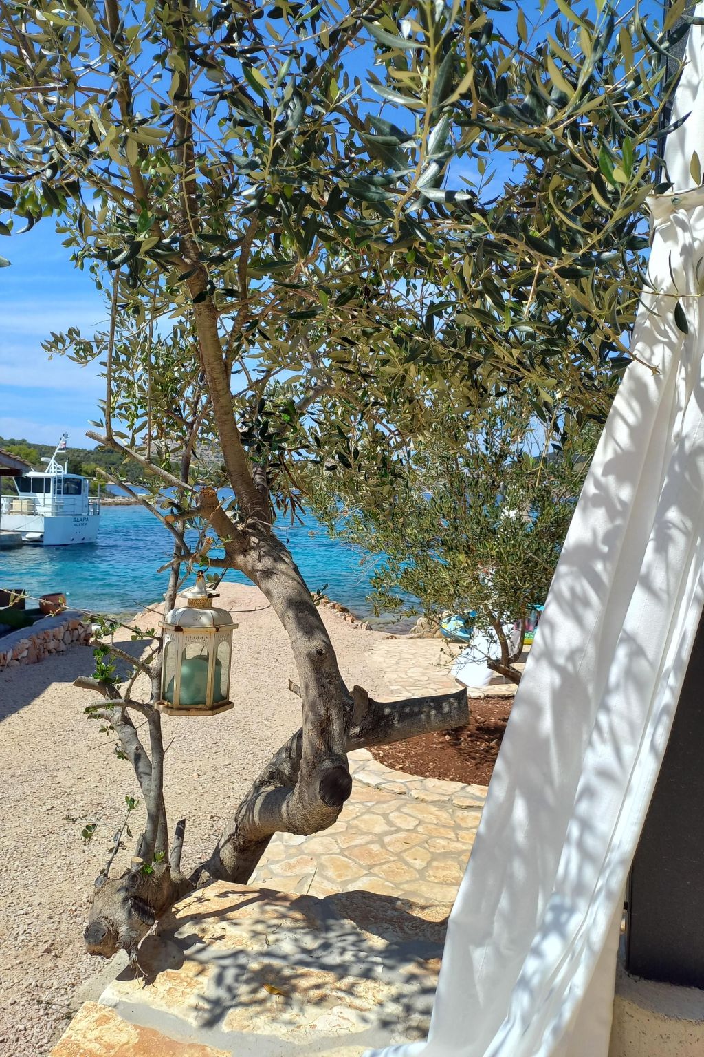 Strandhaus Hela - Ferienanlage Bain, Žut - Kornati-Binnen