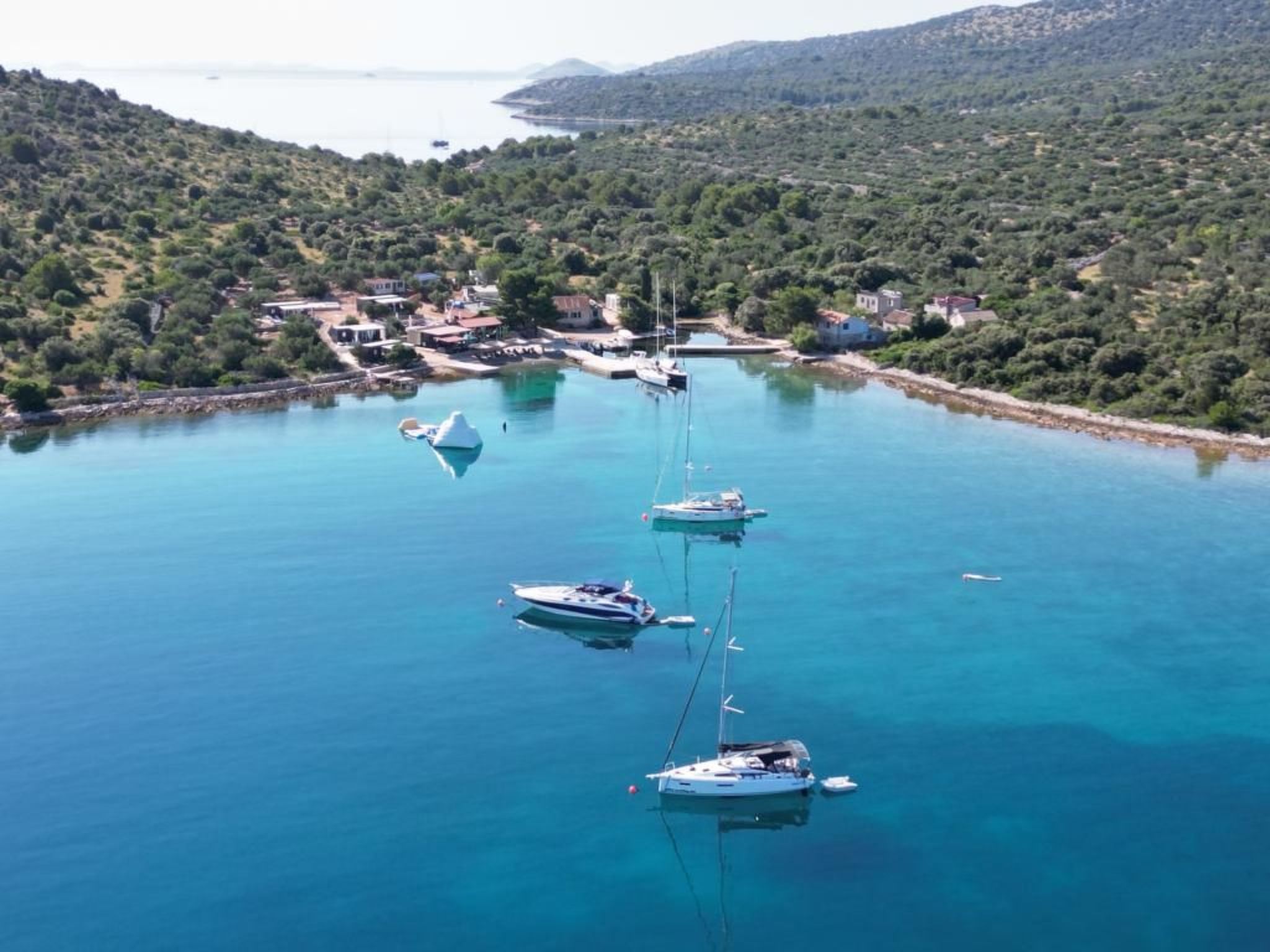Strandhaus Lady - Ferienanlage Bain, Žut - Kornati-Binnen