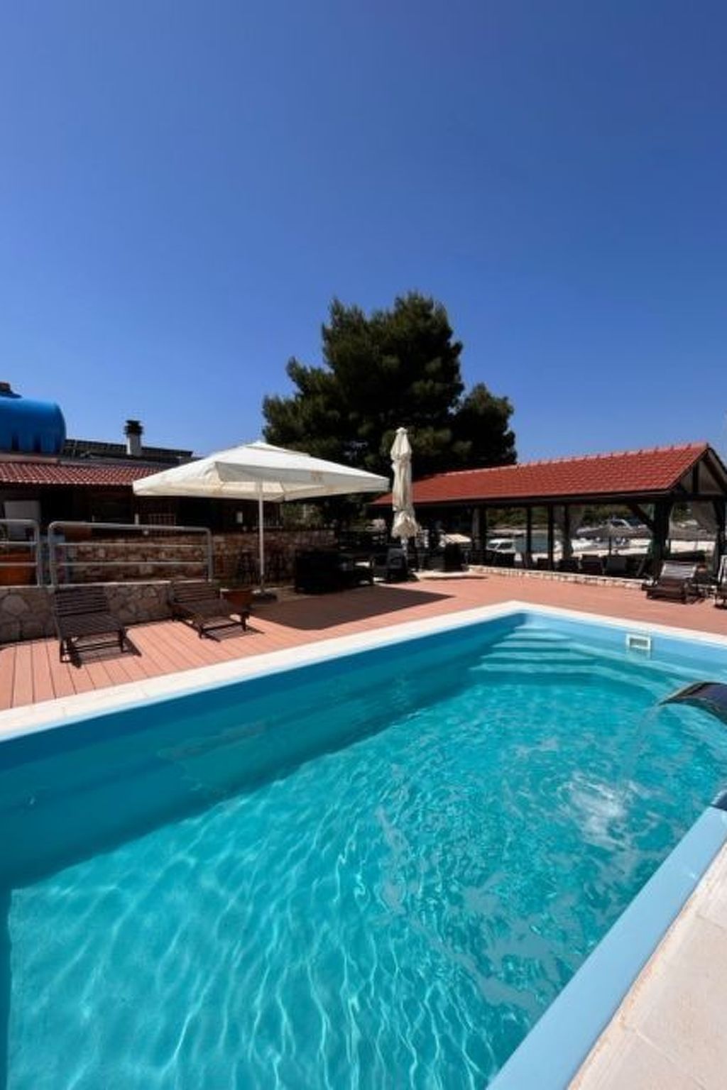 Strandhaus Lady - Ferienanlage Bain, Žut - Kornati-Binnen