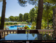 Kindvriendelijk resort direct aan zee in Vodice met zwembad en ontbijt - thumbnail 2