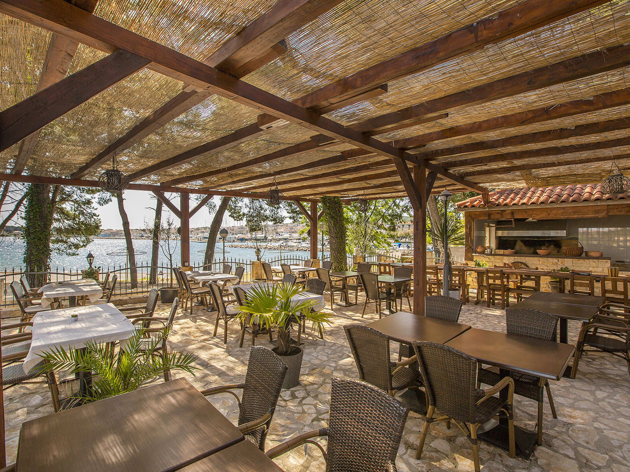 Kindvriendelijk resort direct aan zee in Vodice met zwembad en ontbijt - foto 36