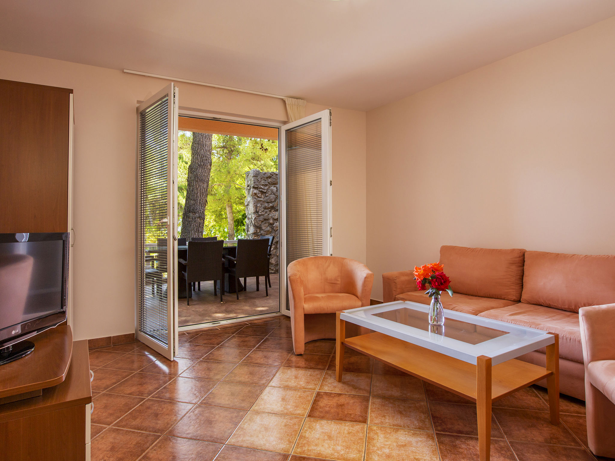 Kindvriendelijk resort direct aan zee in Vodice met zwembad en ontbijt - foto 12