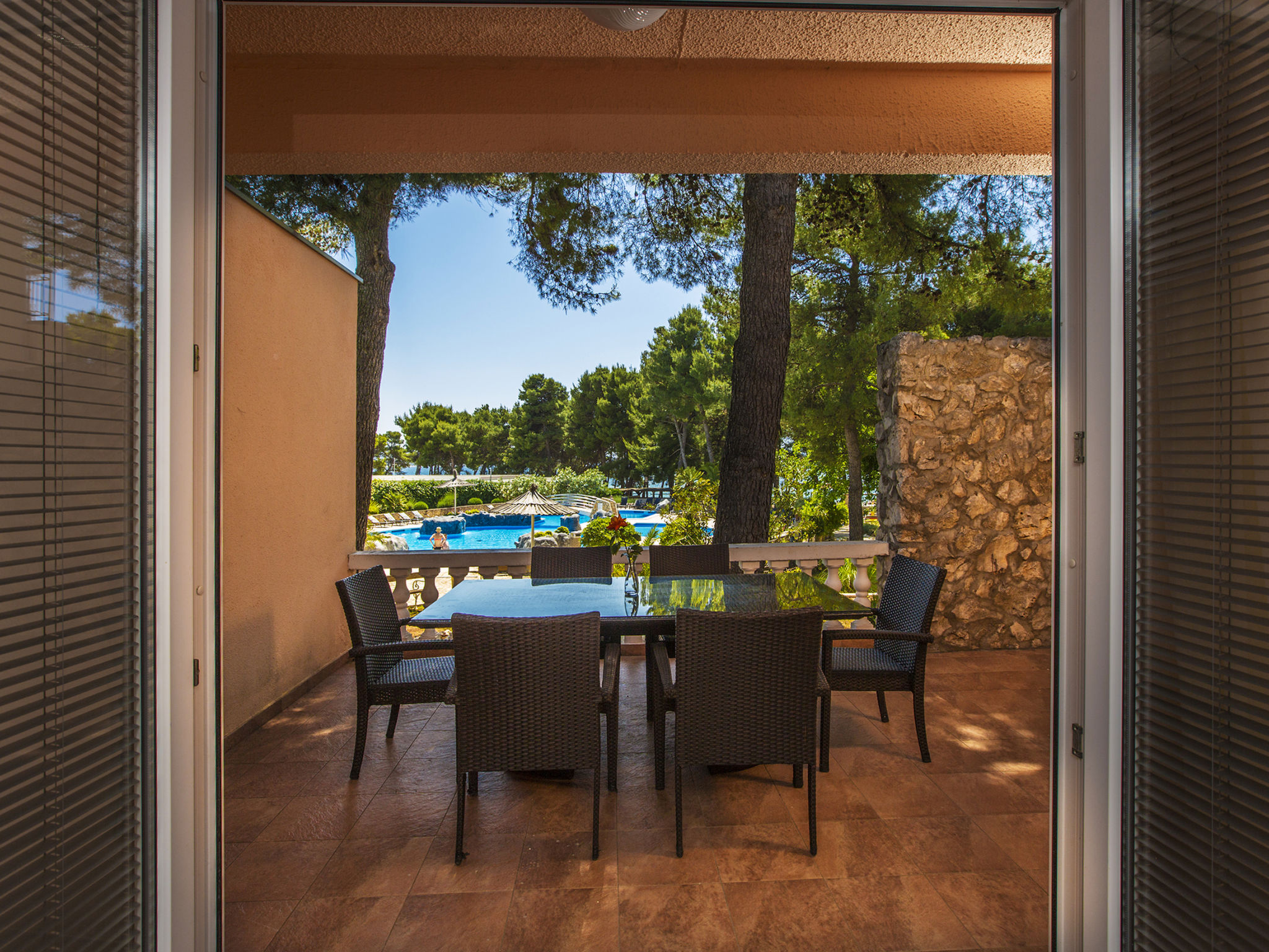 Kindvriendelijk resort direct aan zee in Vodice met zwembad en ontbijt - foto 3