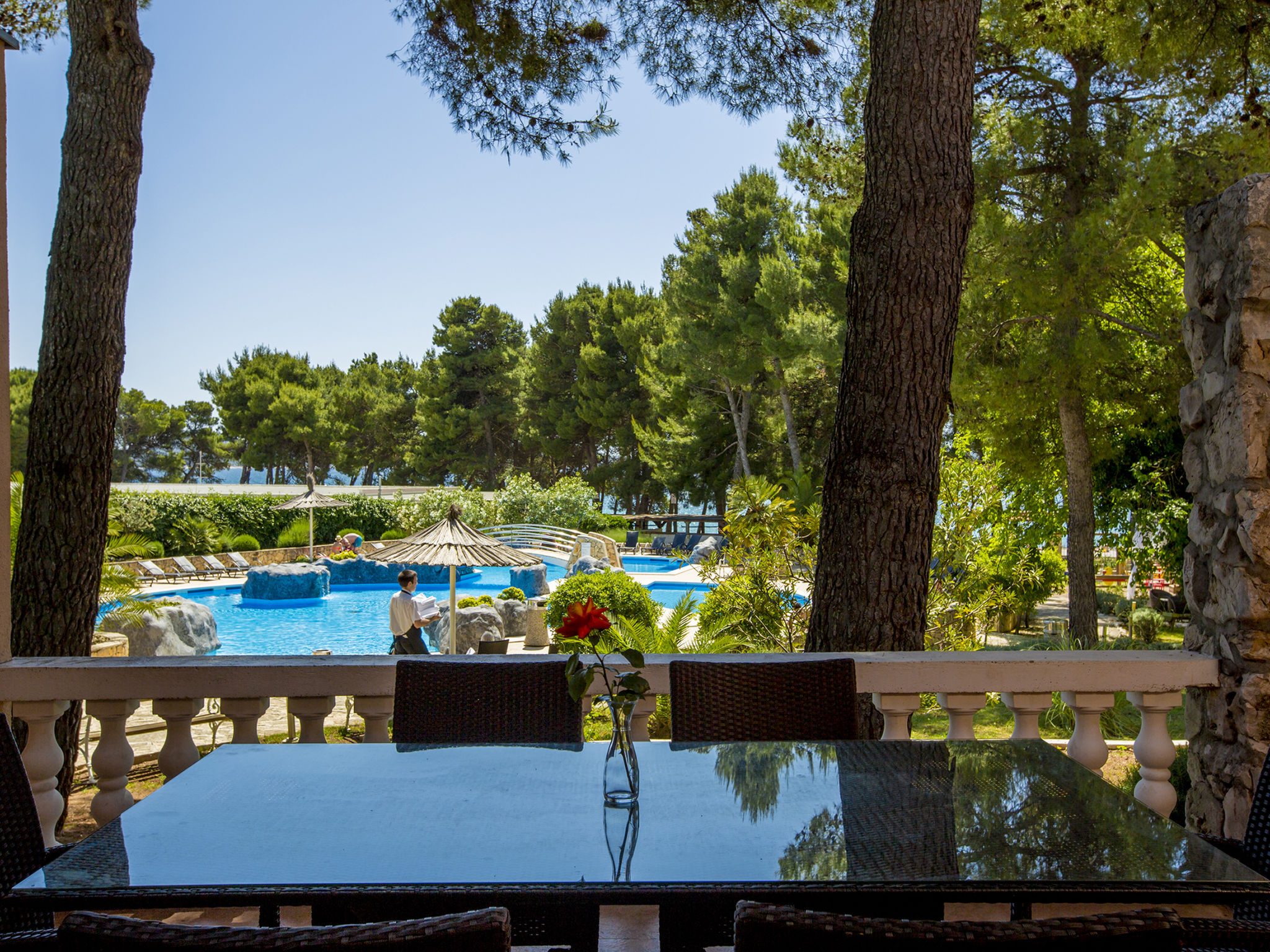 Kindvriendelijk resort direct aan zee in Vodice met zwembad en ontbijt - foto 2