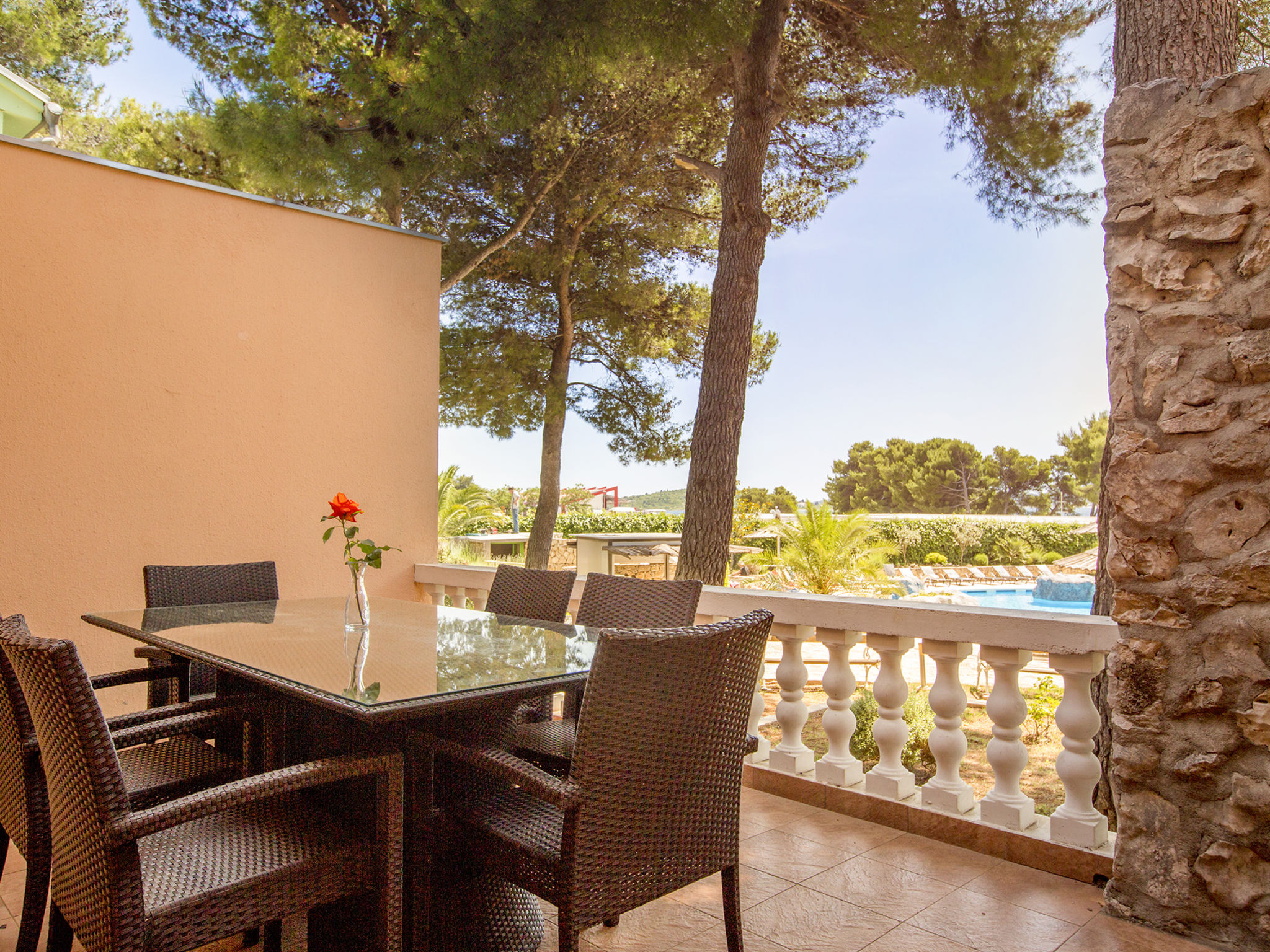 Kindvriendelijk resort direct aan zee in Vodice met zwembad en ontbijt - foto 8