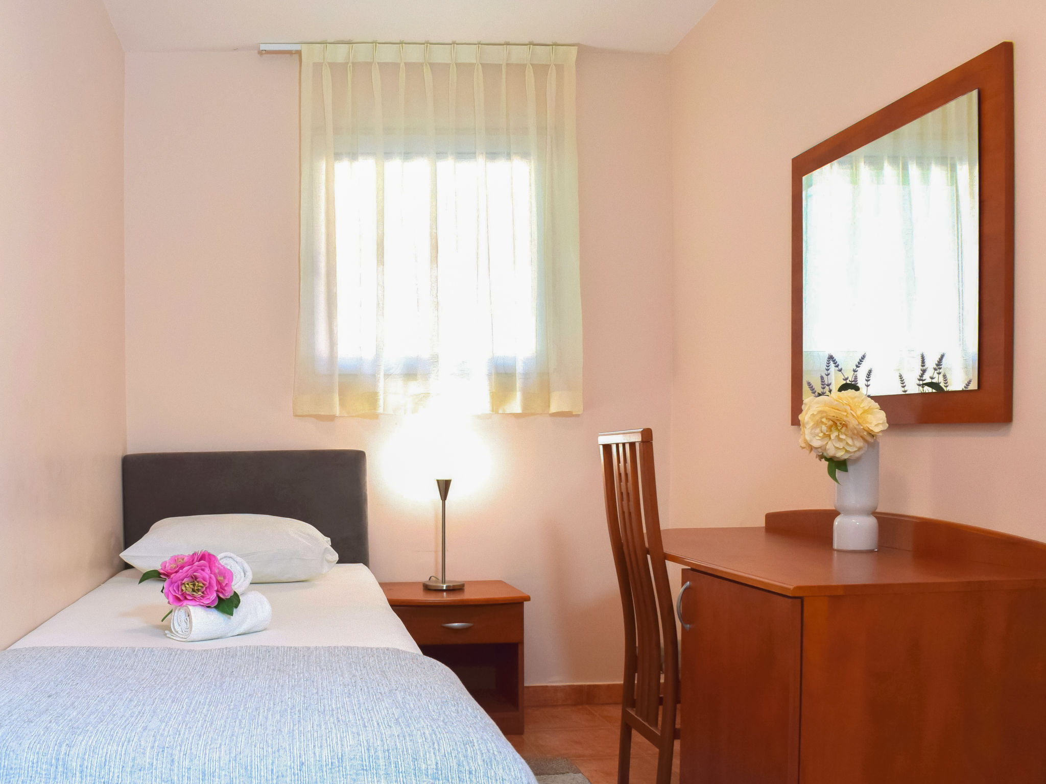 Kindvriendelijk resort direct aan zee in Vodice met zwembad en ontbijt - foto 10