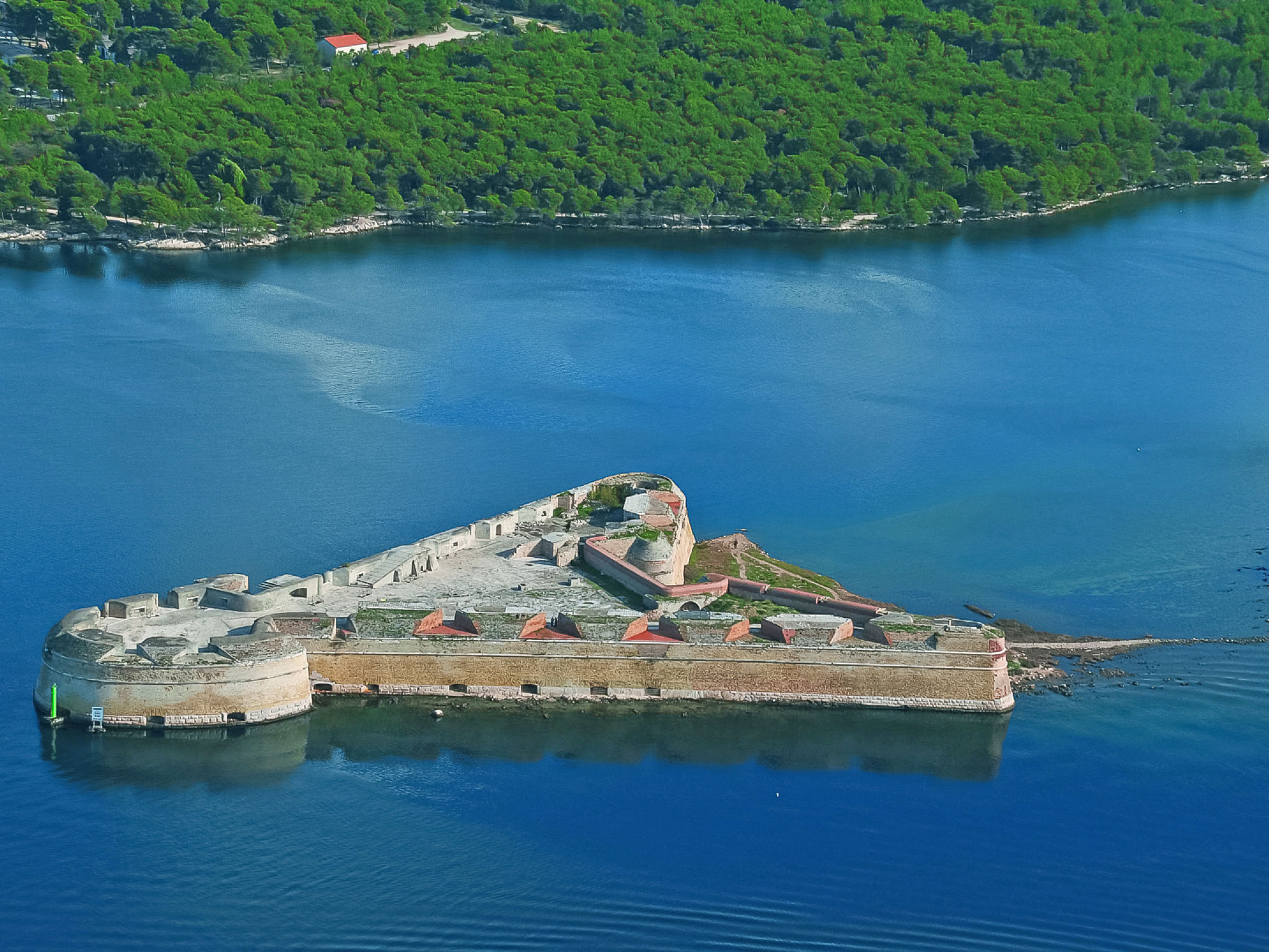 Kindvriendelijk resort direct aan zee in Vodice met zwembad en ontbijt - foto 44