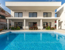 Villa Klaudio in Srima: Modern en ruim vakantiehuis vlakbij zee met privézwembad - thumbnail 1