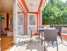 Zonovergoten twee-onder-een-kapwoning op 200 meter van het strand in Srima - thumbnail 5